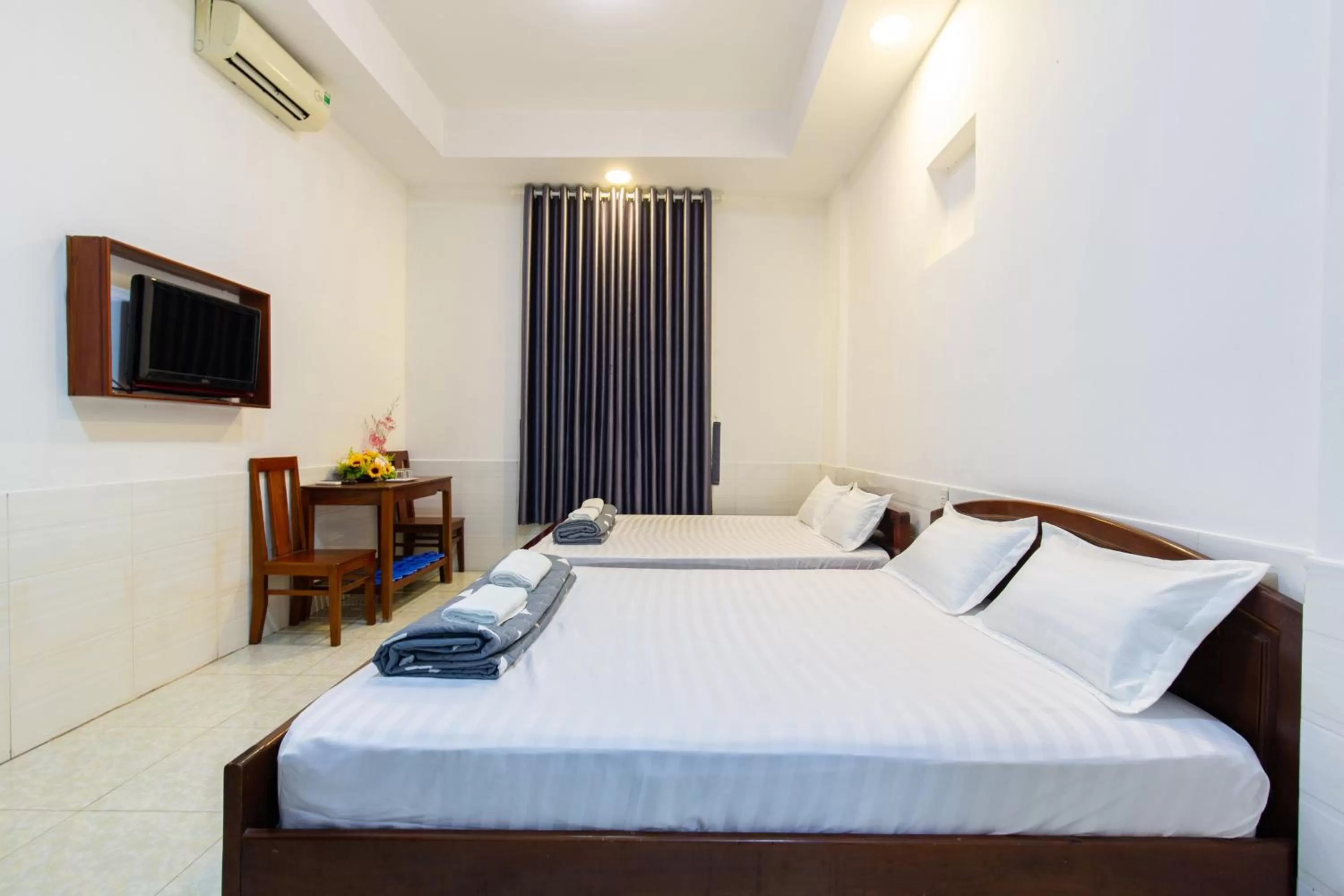 Bed in Hotel Hoa Cúc Phương Dĩ An - Bình Dương