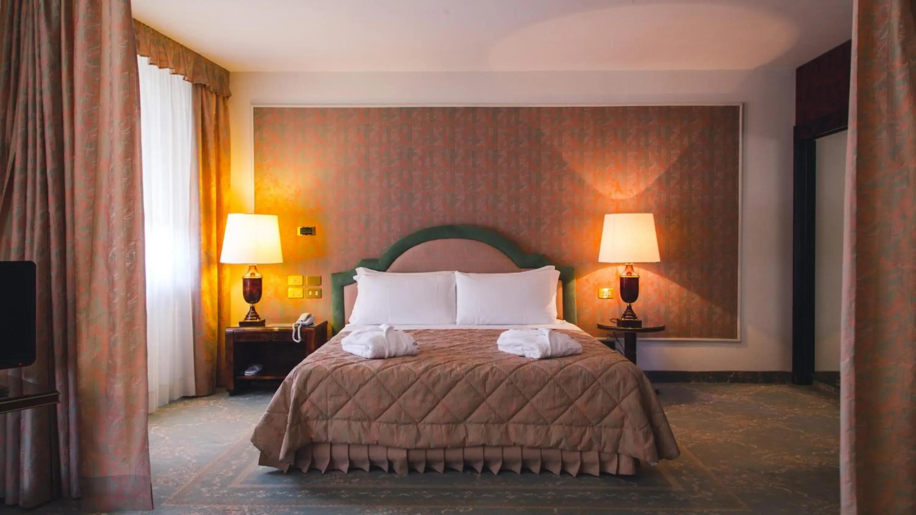 Bedroom, Bed in Grand Hotel Excelsior'S