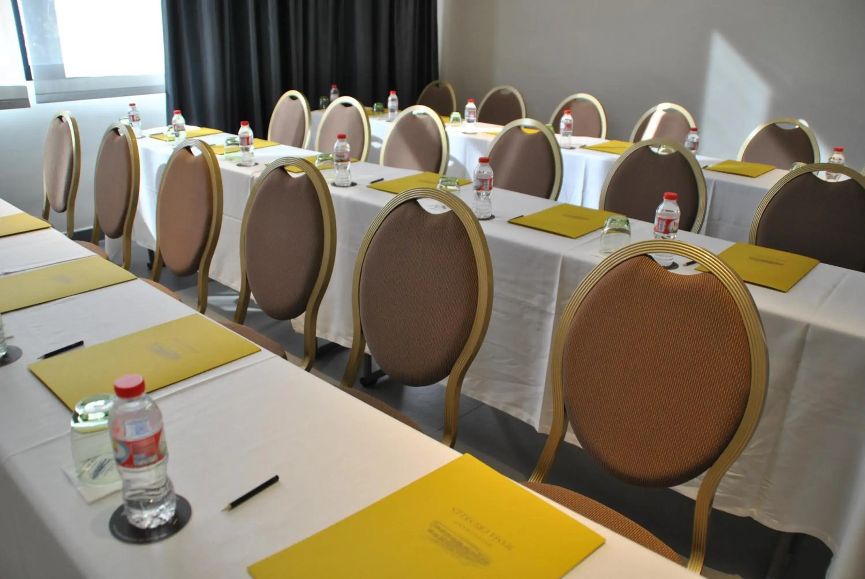 Business facilities, Business Area/Conference Room in Brea's Hotel