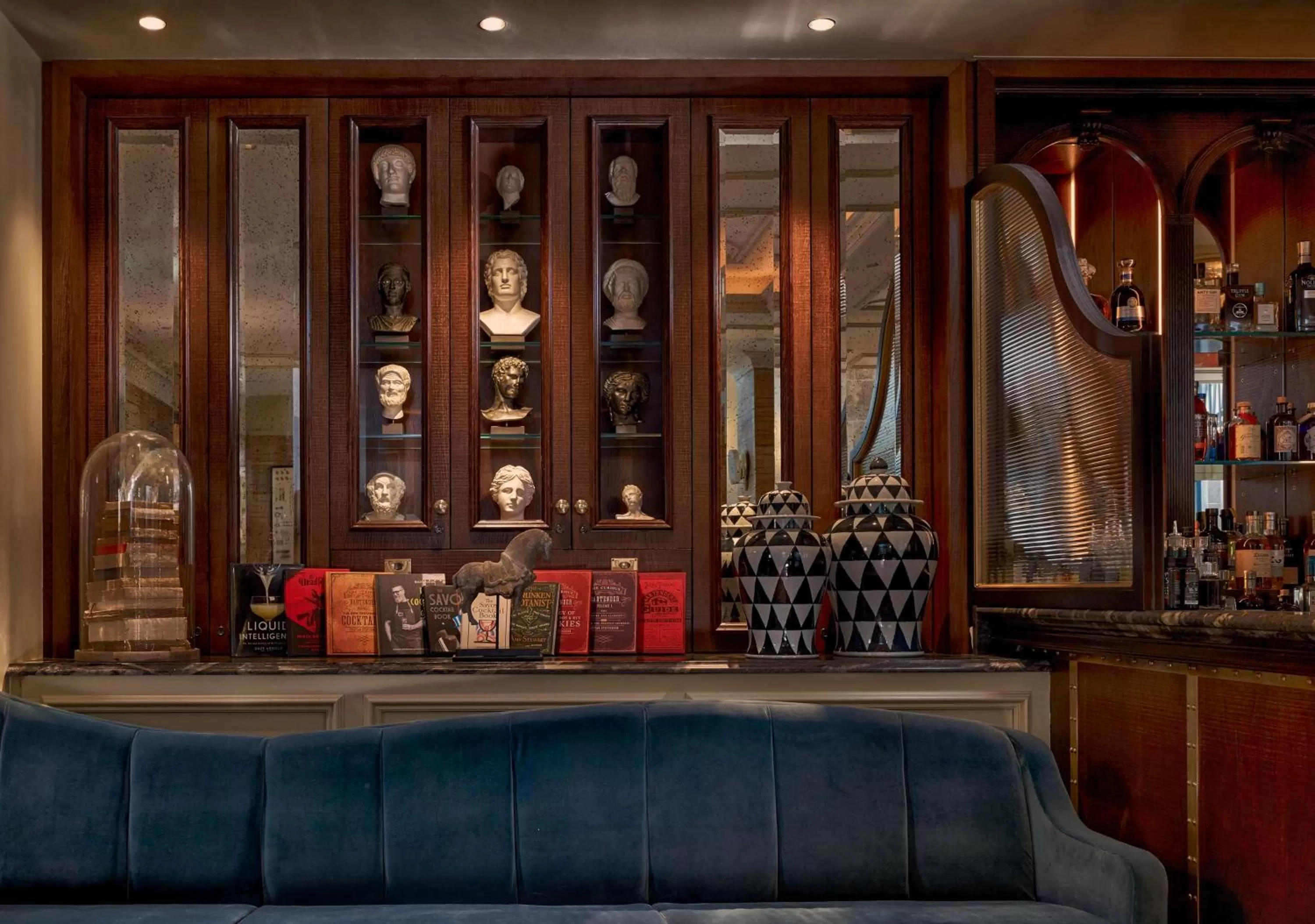 Lounge or bar in 100 Queen's Gate Hotel London Kensington, Curio Collection by Hilton