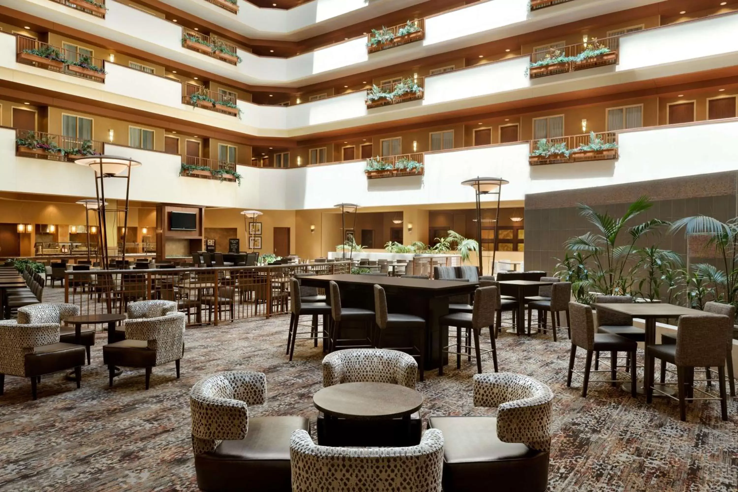Lobby or reception, Restaurant/Places to Eat in Embassy Suites East Peoria Hotel and Riverfront Conference Center
