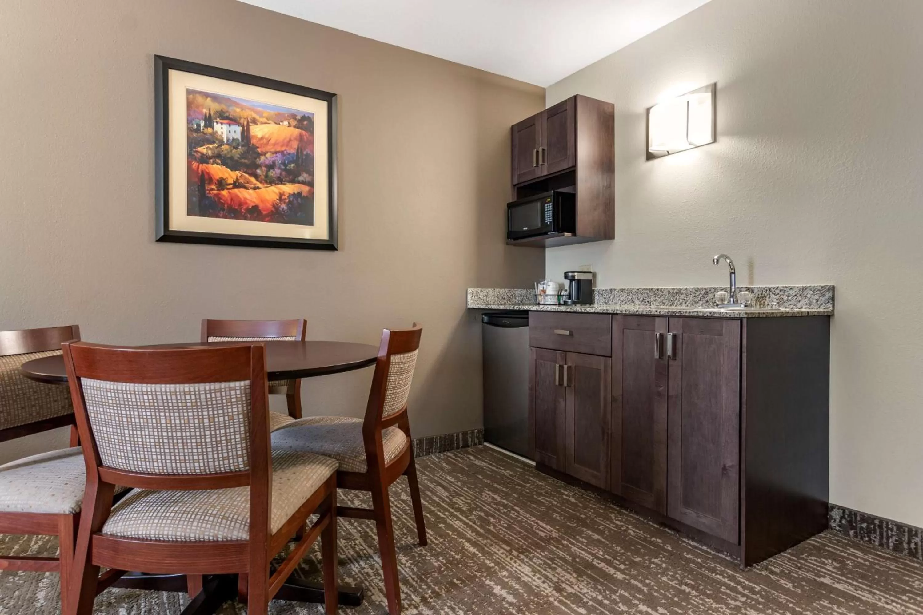 Bedroom in Best Western Plus Pembina Inn & Suites