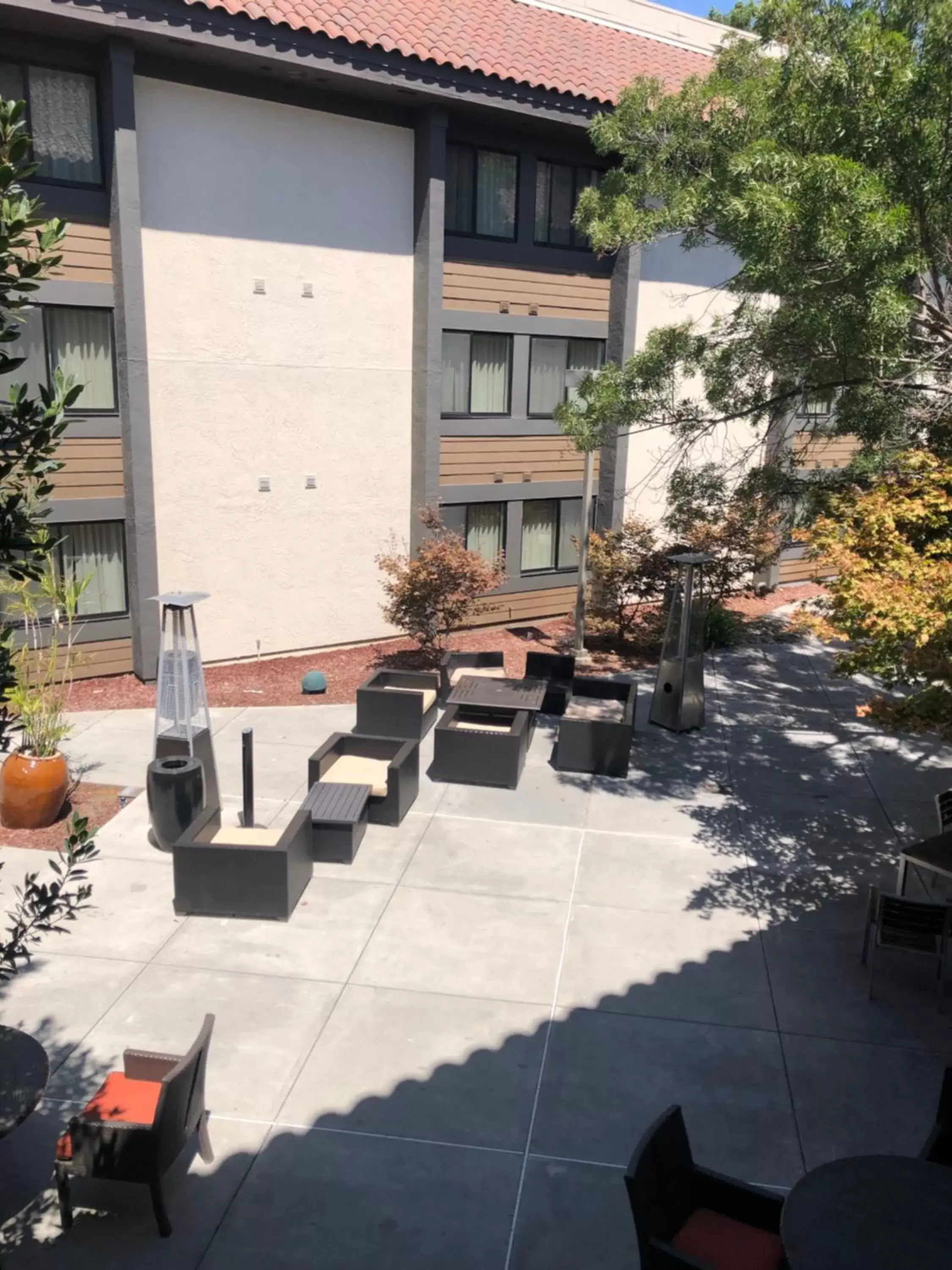 Inner courtyard view in Sonesta Silicon Valley