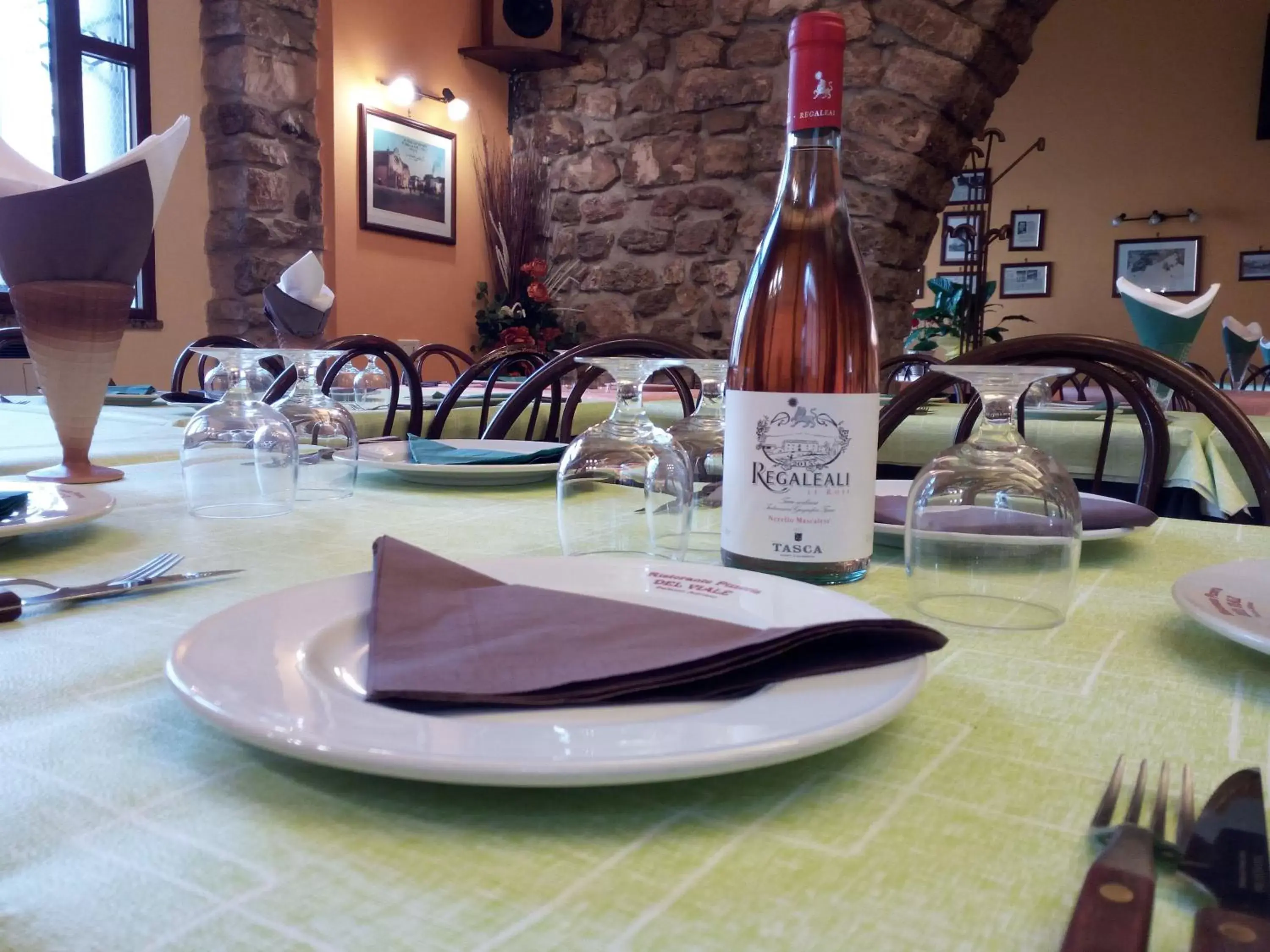 Restaurant/Places to Eat in Albergo Ristorante Pizzeria Del Viale