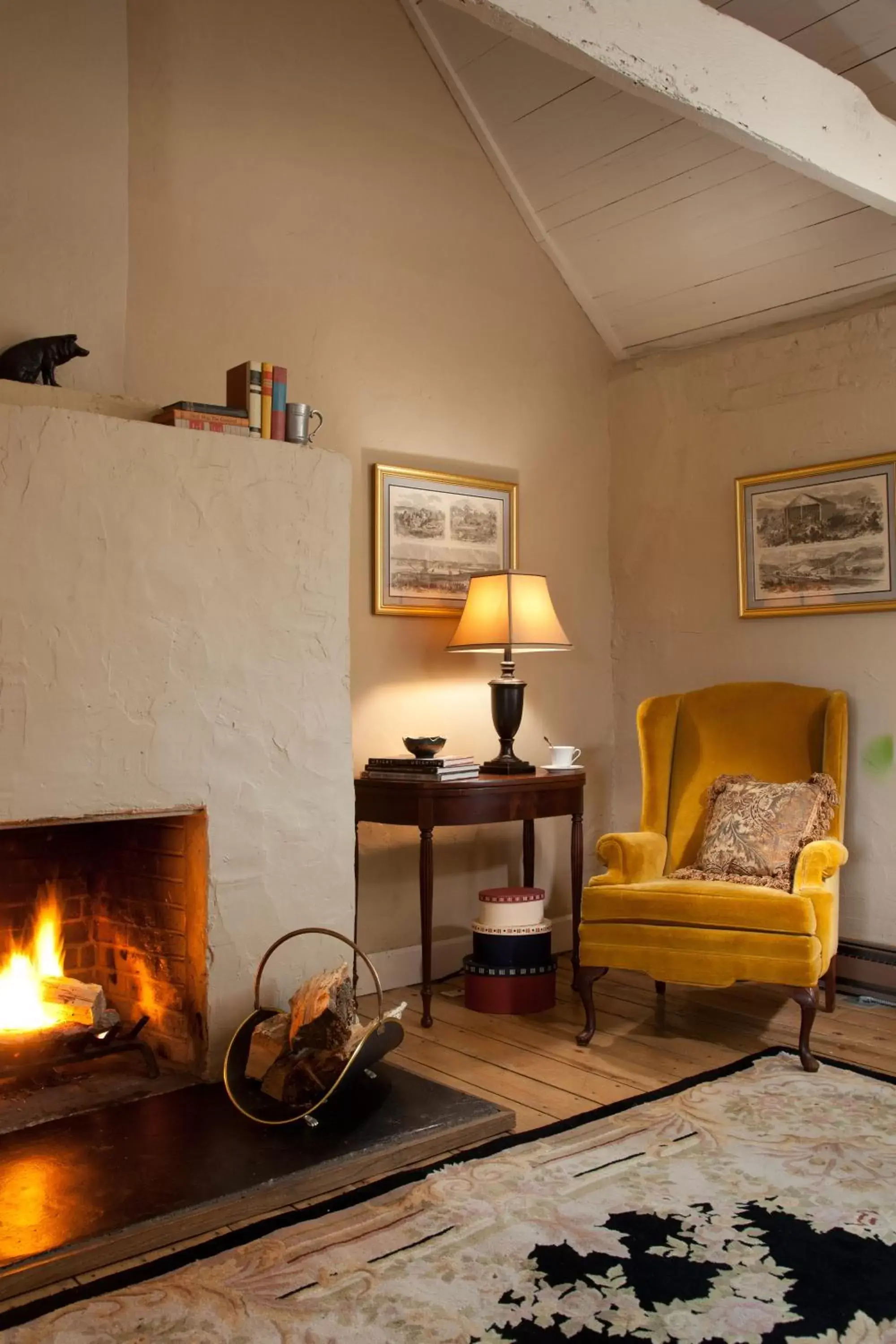 Seating Area in The Inn & Tavern at Meander