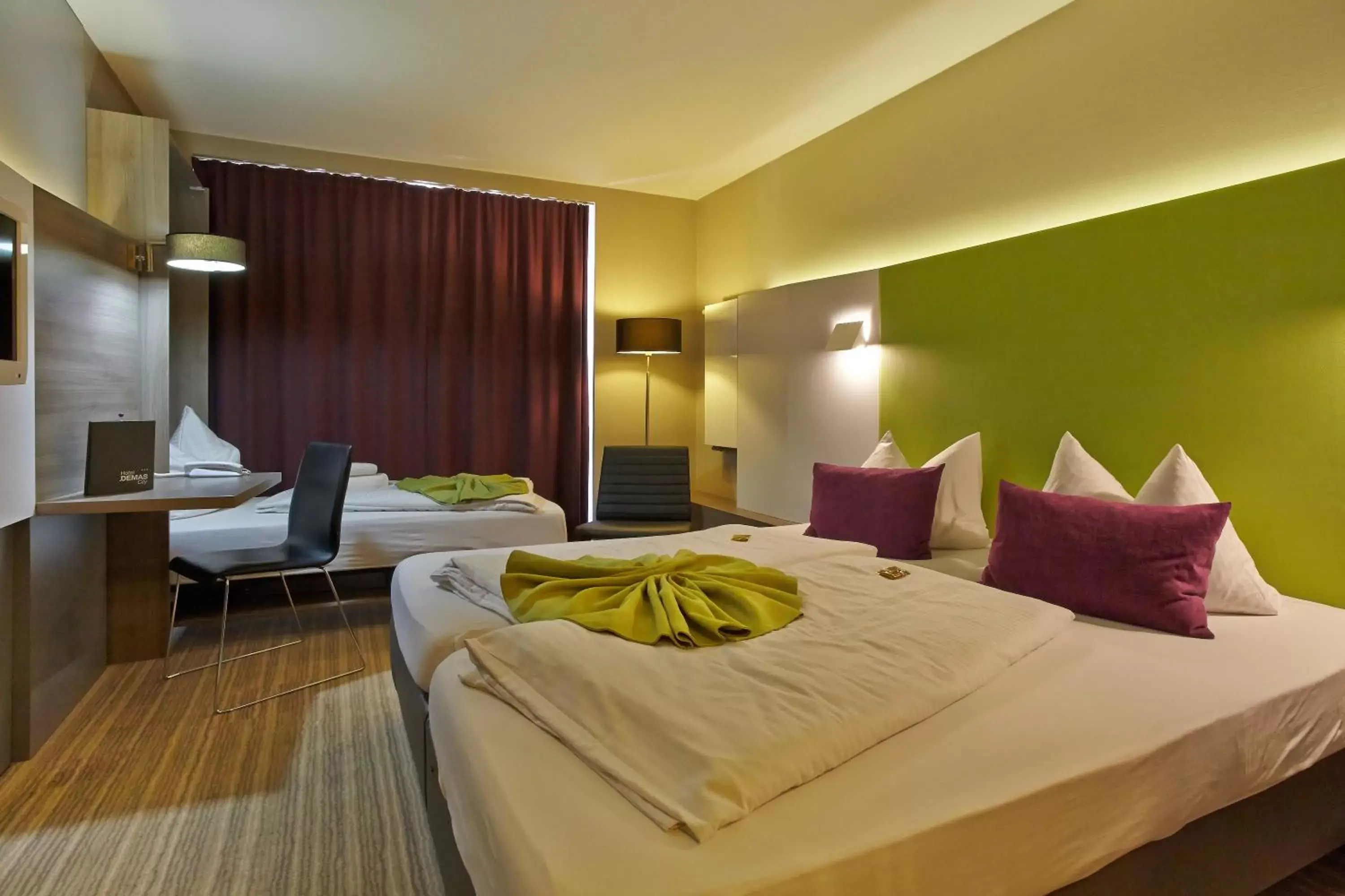 Photo of the whole room, Bed in Hotel Demas City