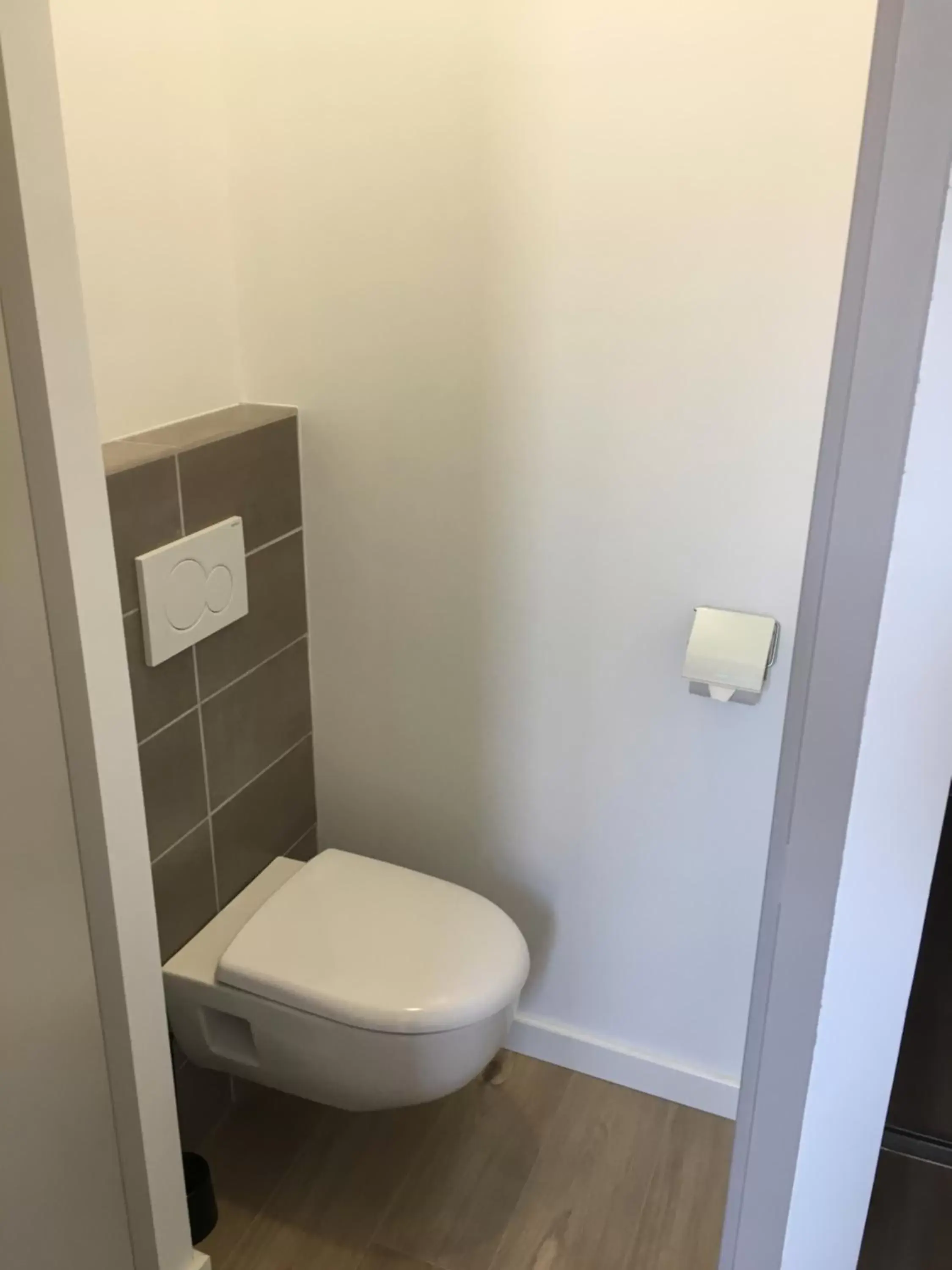 Toilet, Bathroom in Hôtel Le Biarritz - Vichy