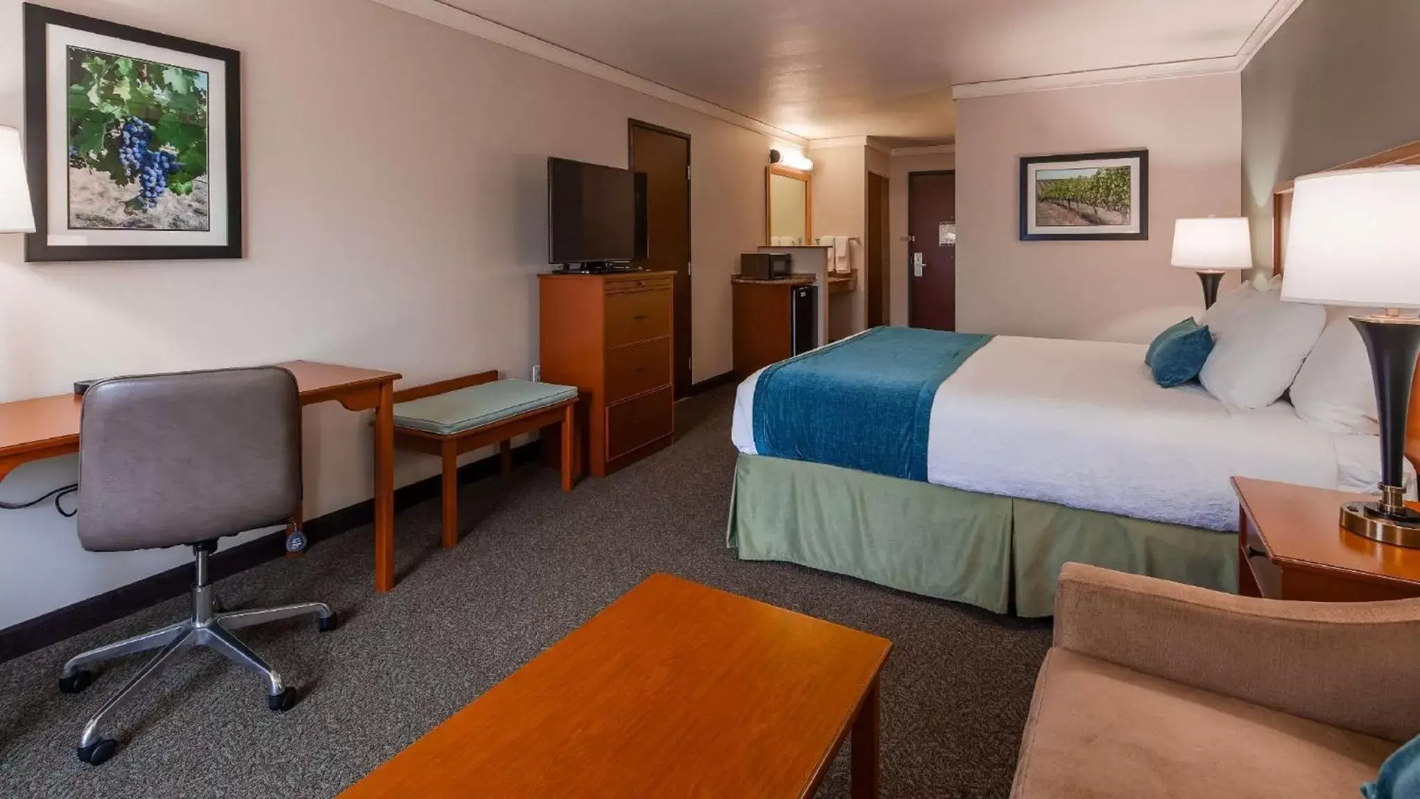 Photo of the whole room in Best Western PLUS Walla Walla Suites Inn