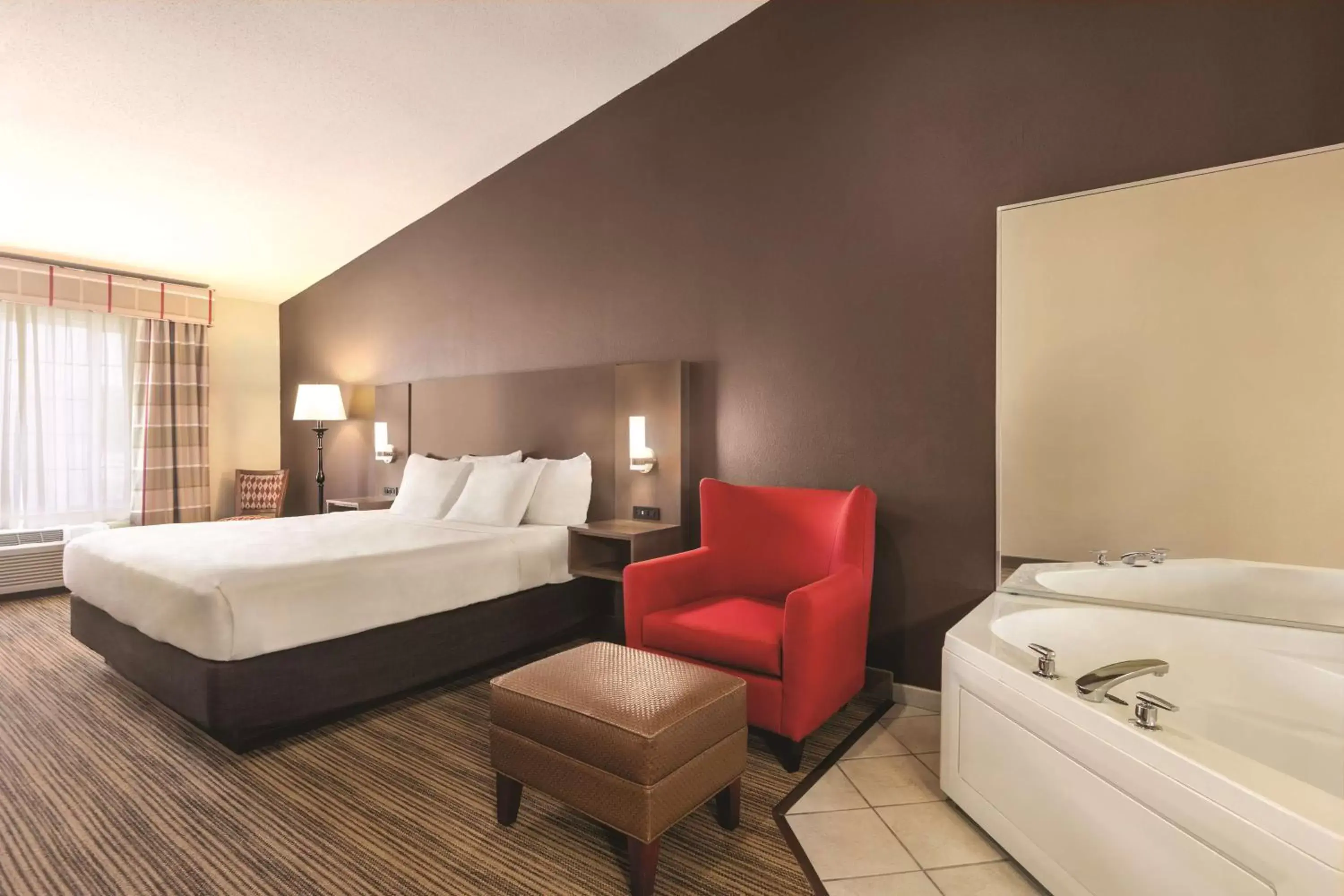 Photo of the whole room, Bed in Country Inn & Suites by Radisson, Albert Lea, MN