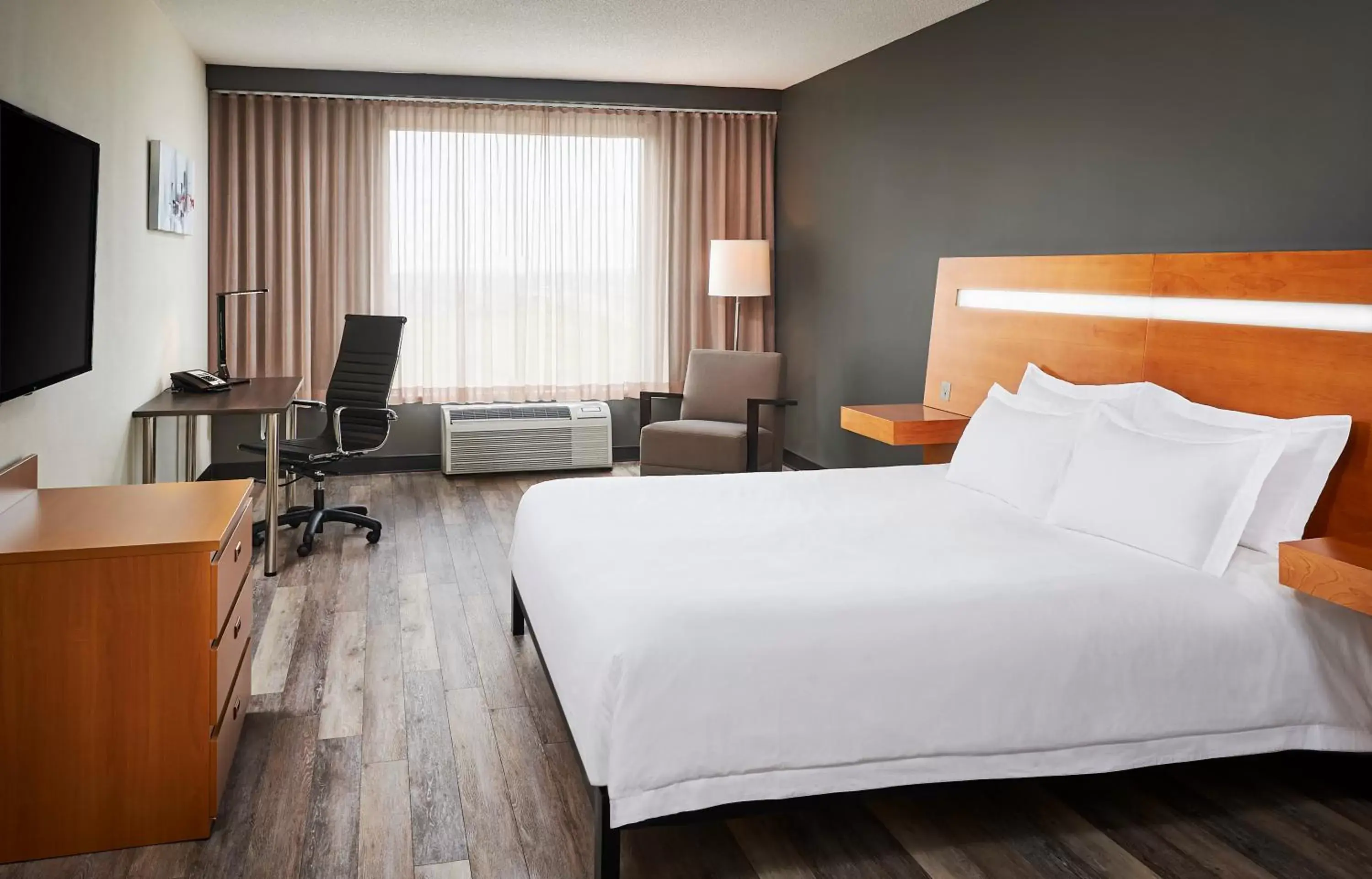 Bedroom, Bed in Novotel Toronto Vaughan Centre