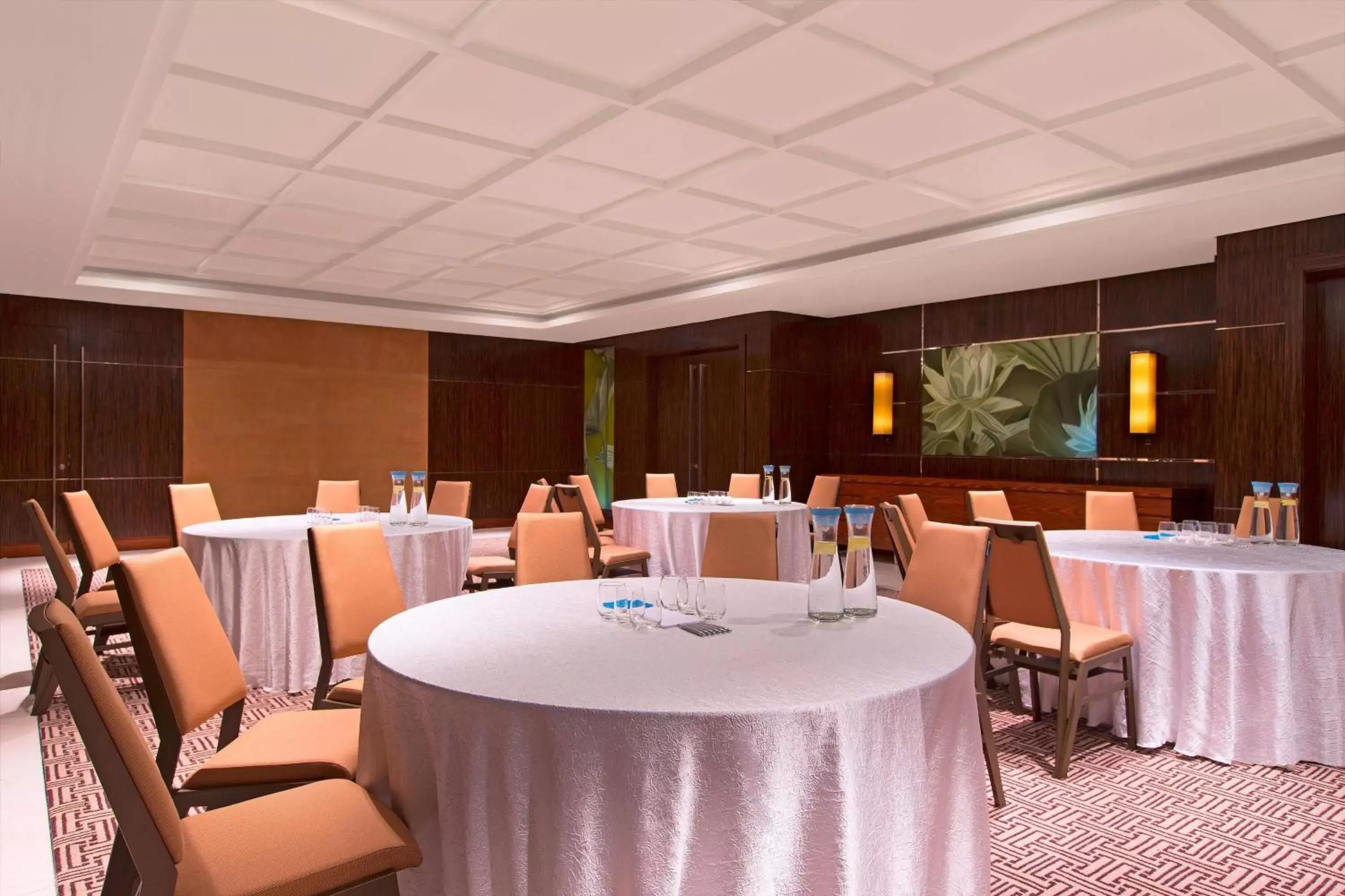 Meeting/conference room, Restaurant/Places to Eat in The Westin Singapore