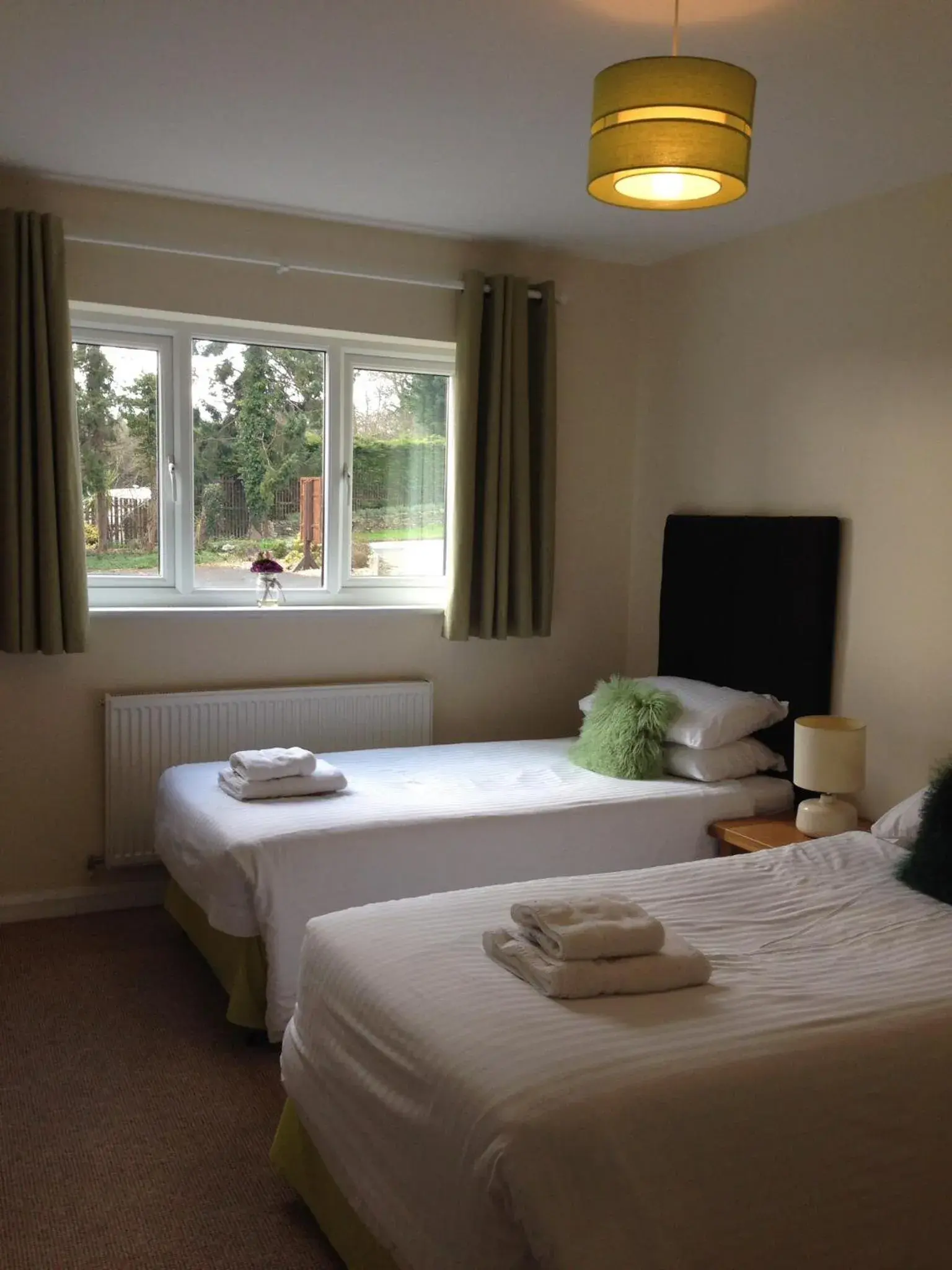 Garden view, Bed in Smithaleigh Farm Rooms and Apartments