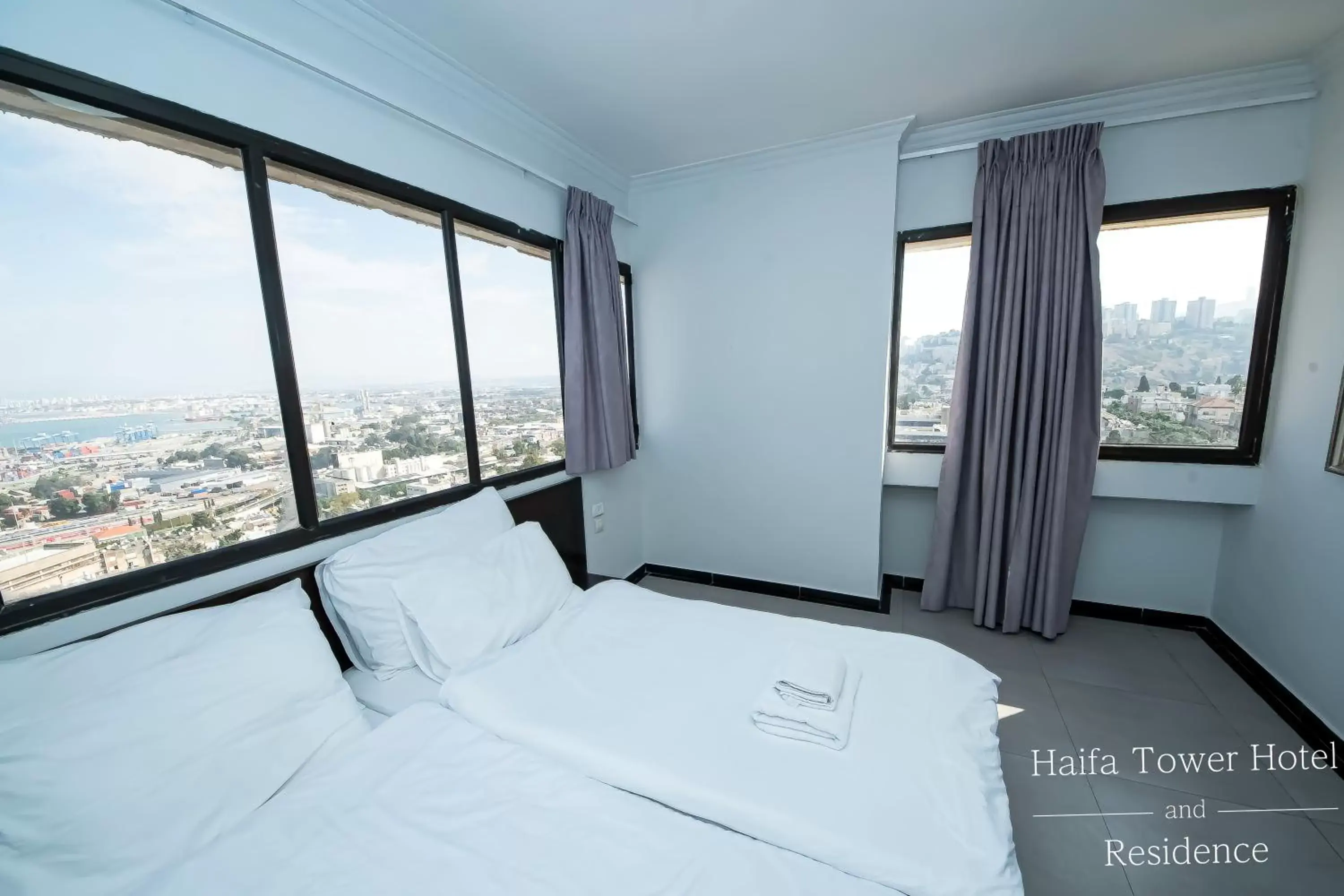 Deluxe Studio in Haifa Tower Hotel - מלון מגדל חיפה Deluxe Studio in Haifa Tower Hotel - מלון מגדל חיפה