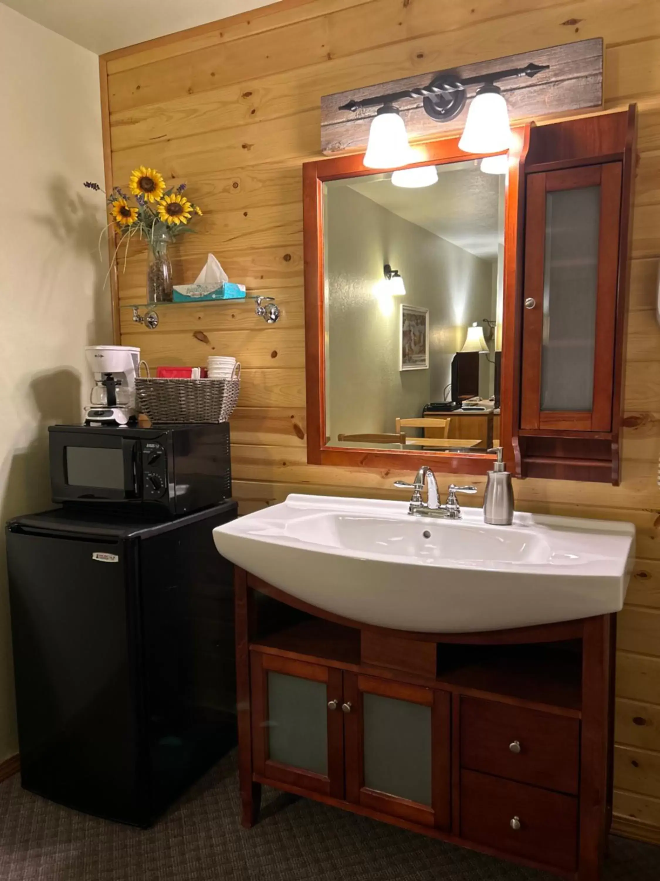 Bathroom in Mt Gardner Inn