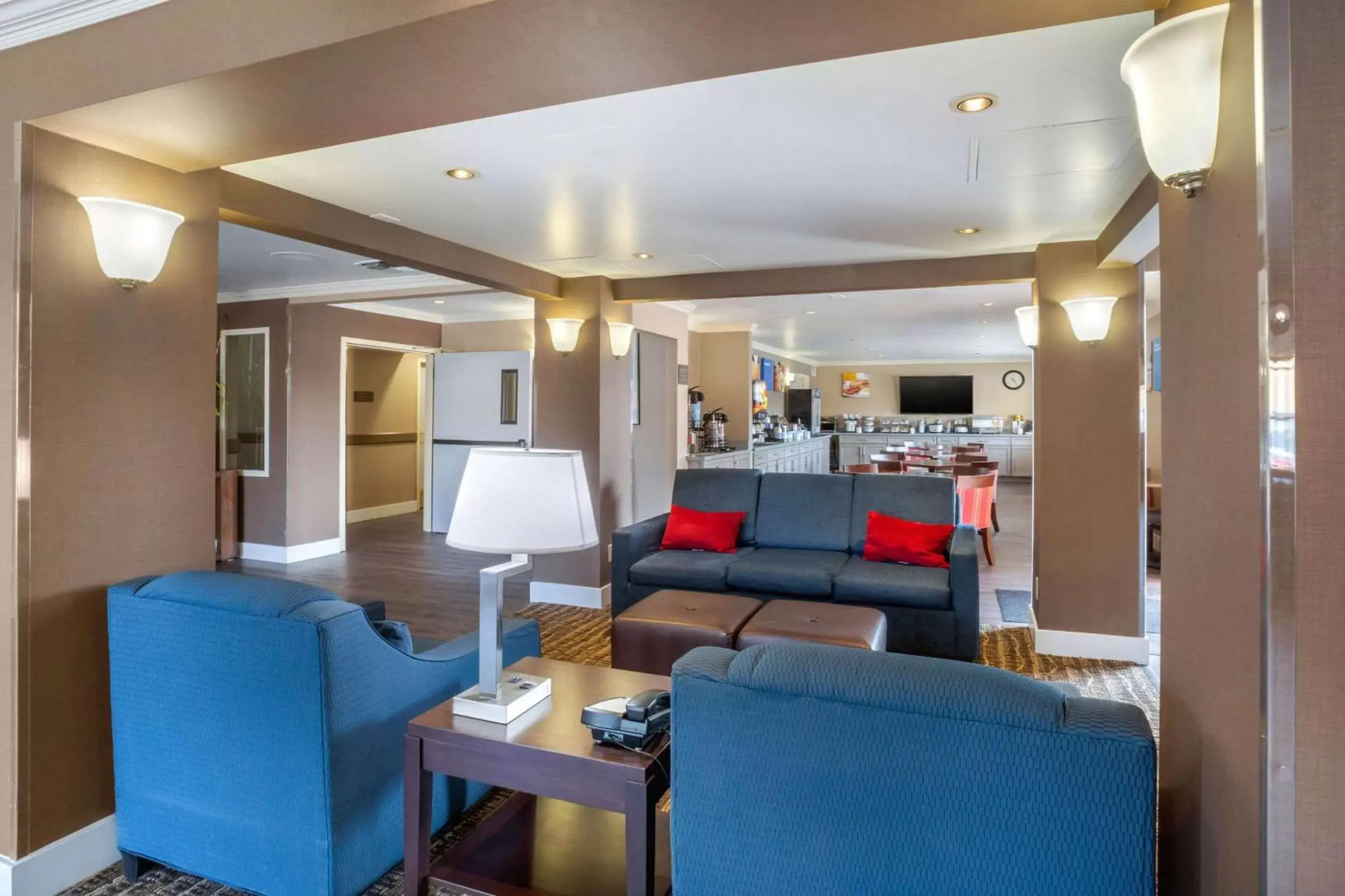 Lobby or reception, Seating Area in Comfort Inn Castro Valley