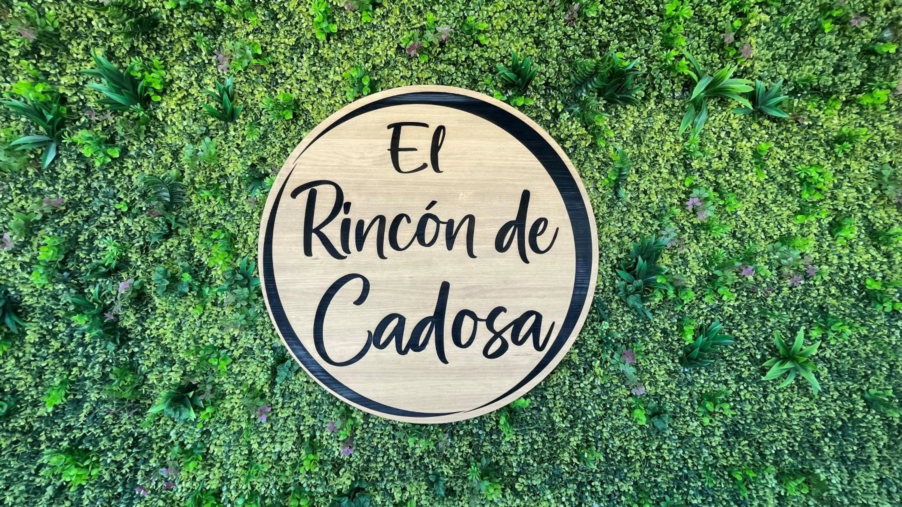 Property building in Hotel Restaurante Cadosa