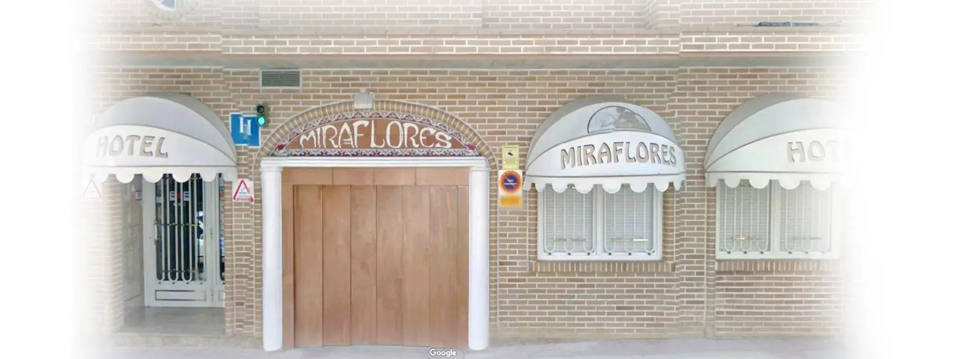 Facade/entrance in Hotel Miraflores