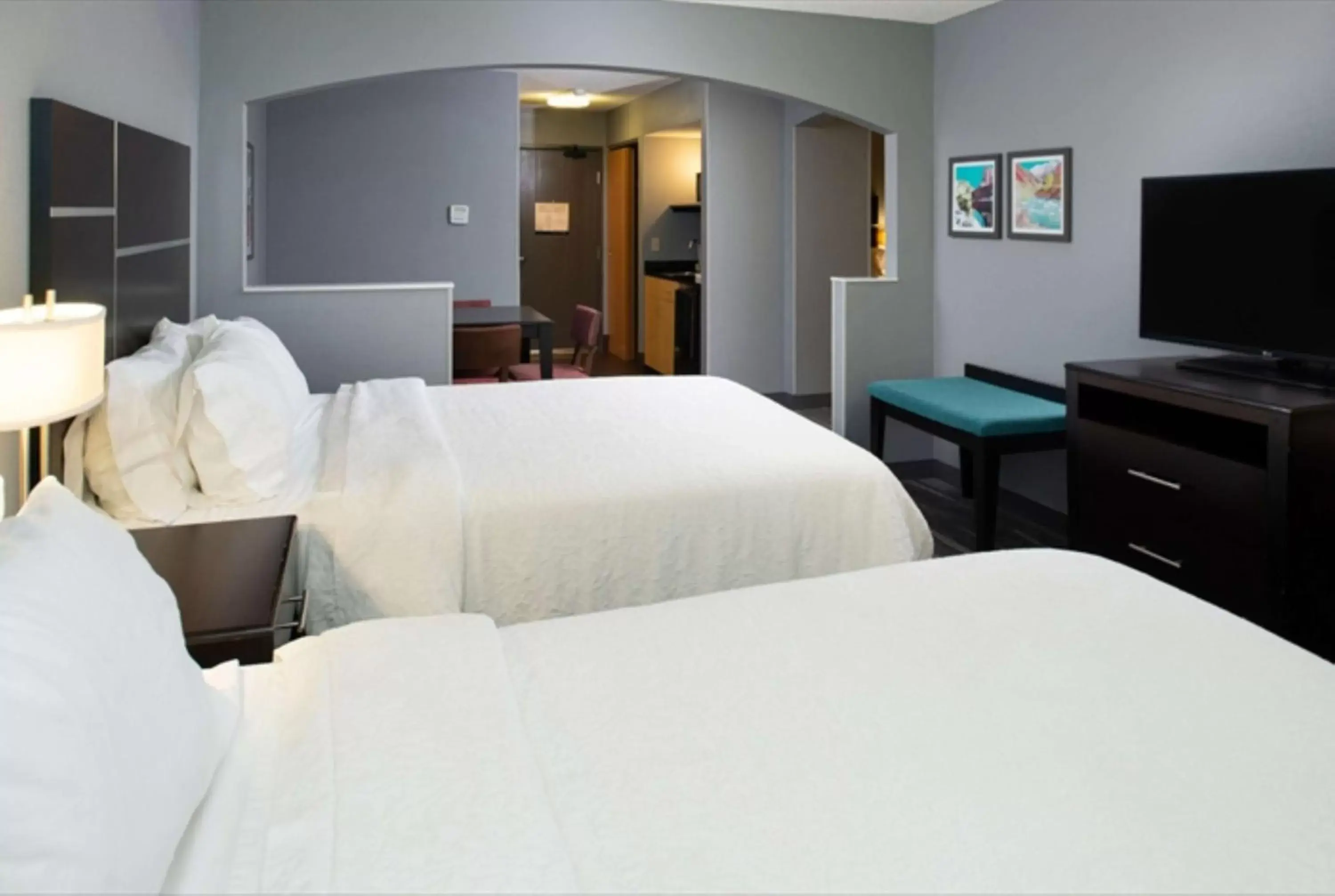 Bedroom, TV/Entertainment Center in Hampton Inn Glenwood Springs