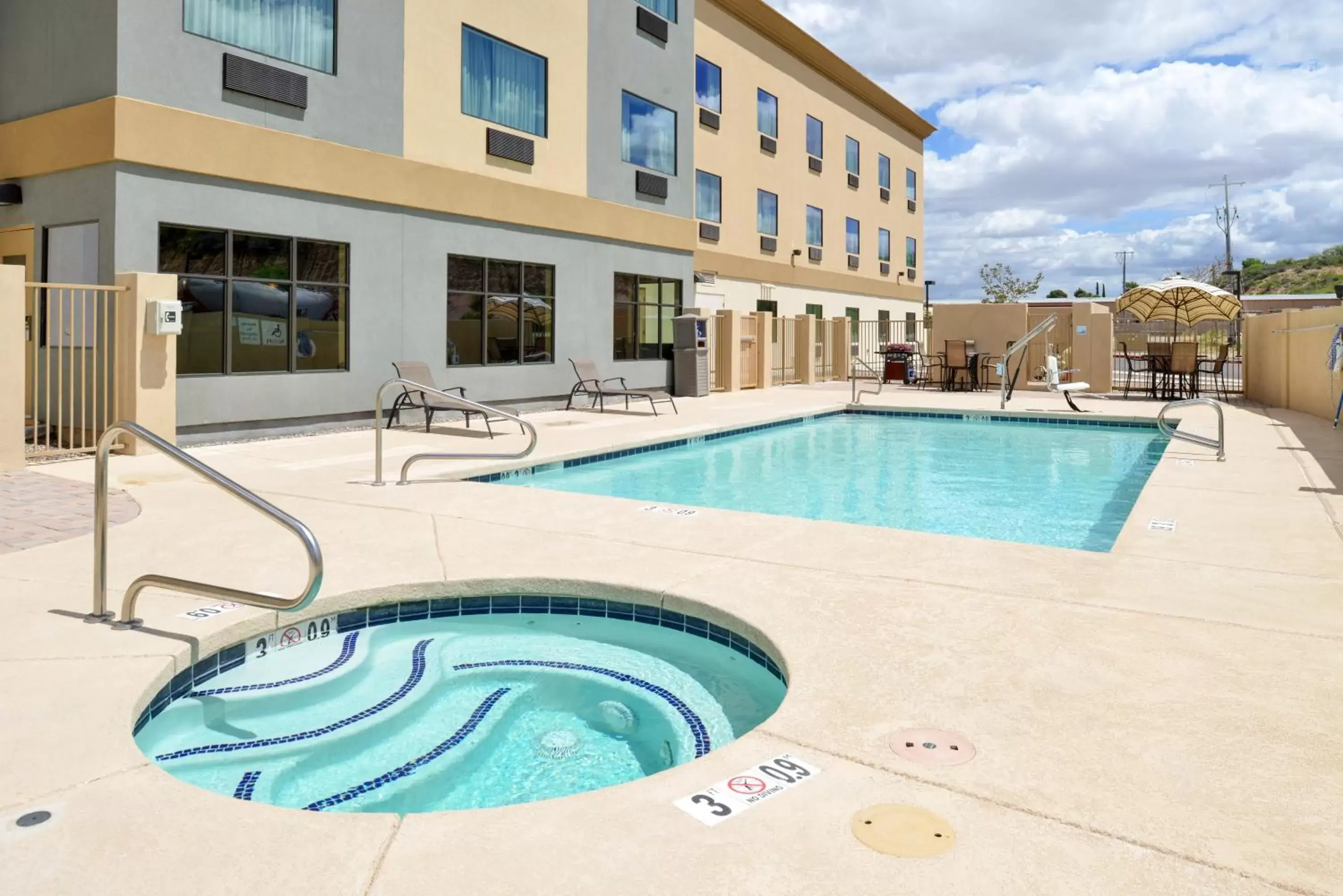 Swimming Pool in Holiday Inn Express & Suites Globe, an IHG Hotel