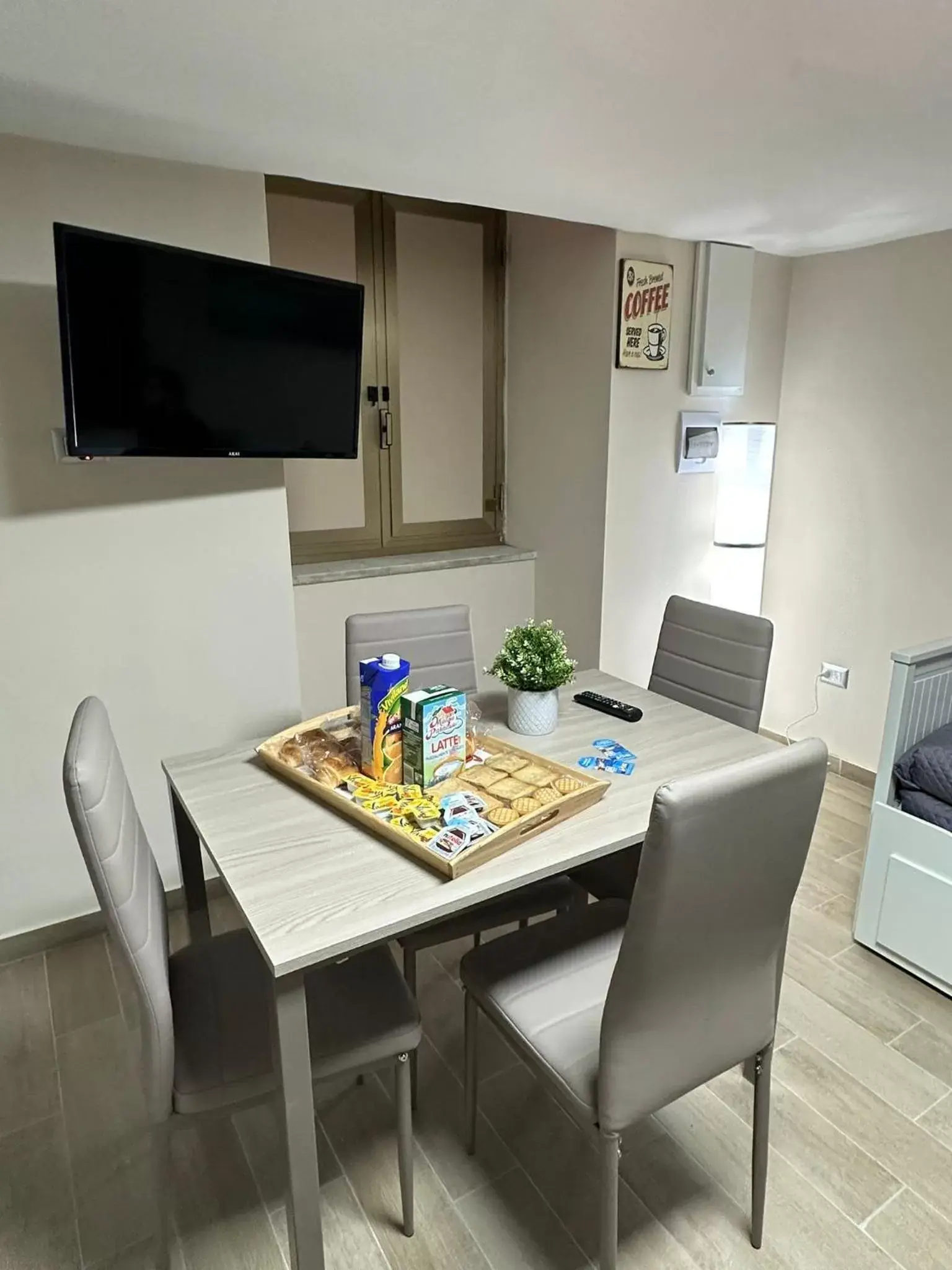 TV and multimedia, Dining Area in Napoli Centro - La Casa Di Sasà