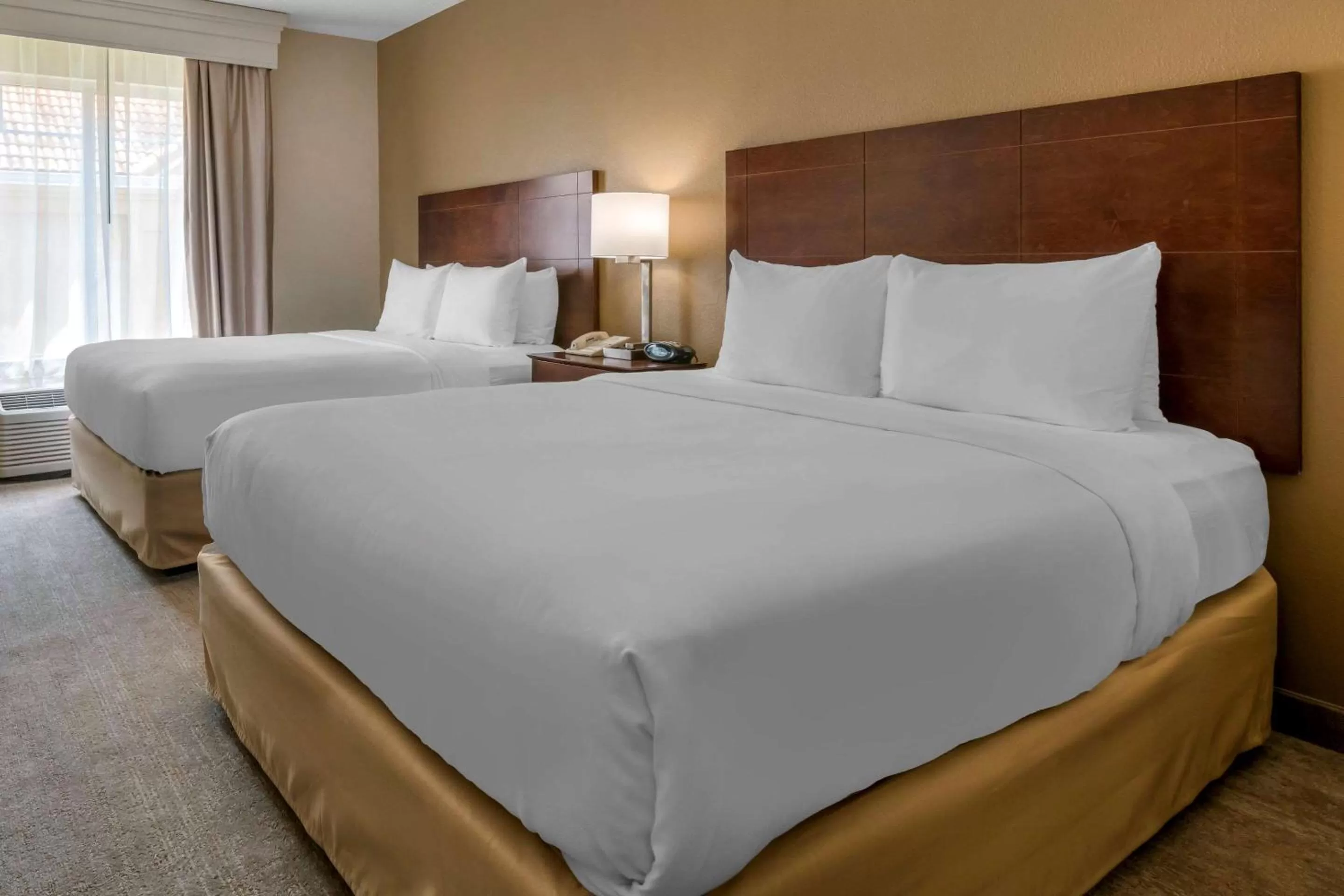 Photo of the whole room, Bed in Comfort Suites Near Universal Orlando Resort