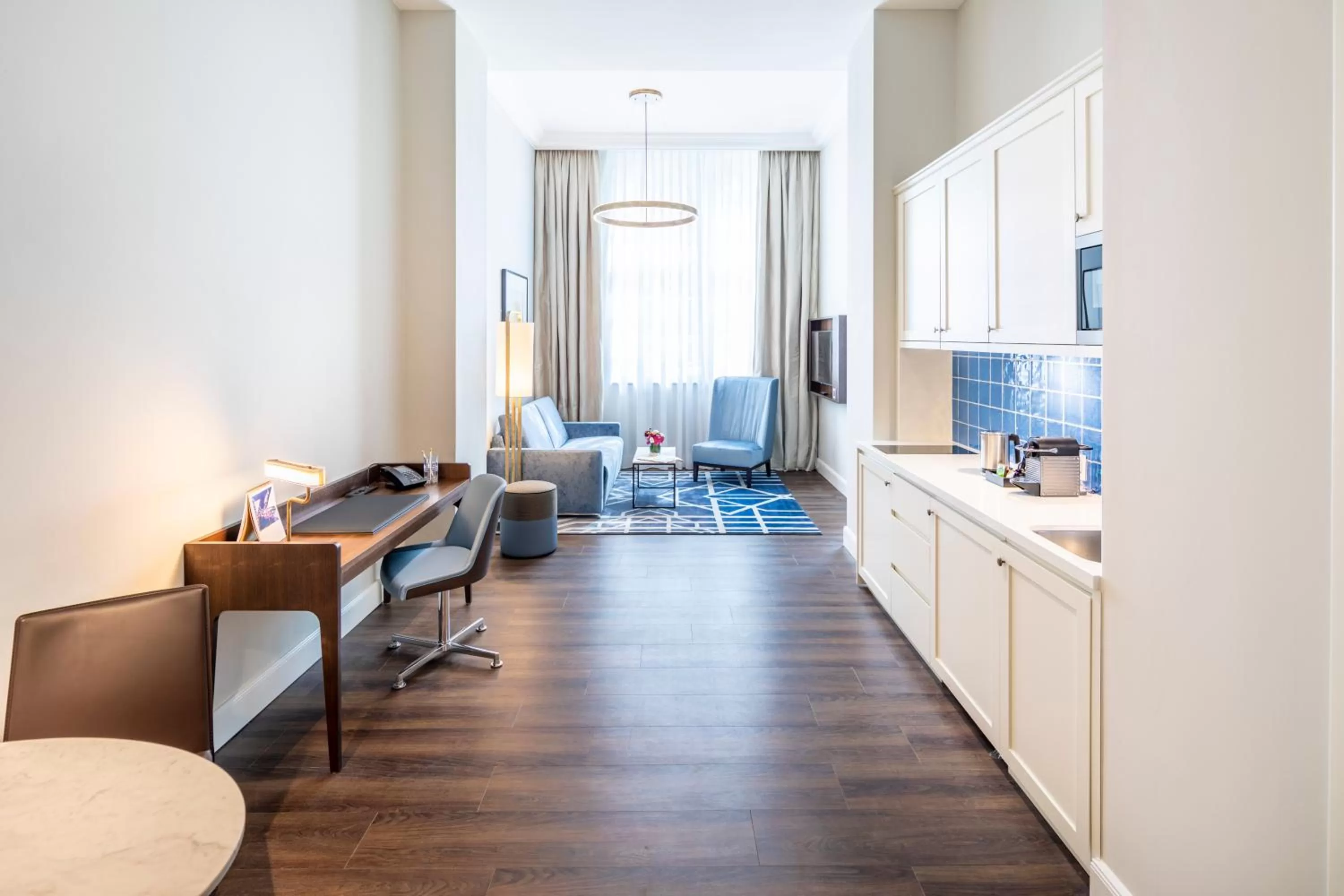 TV and multimedia in Fraser Suites Hamburg