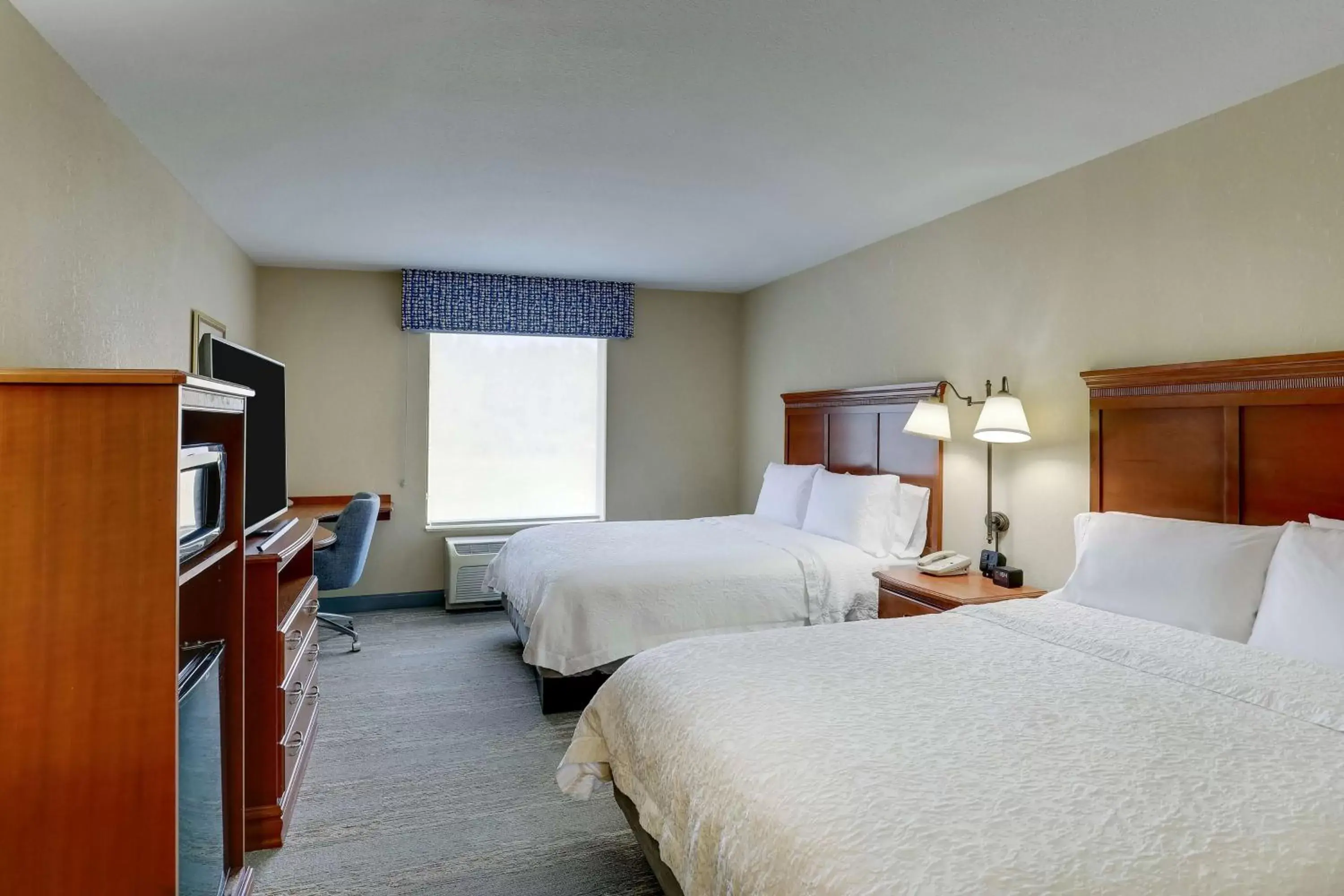 Bed in Hampton Inn & Suites St. Louis - Edwardsville
