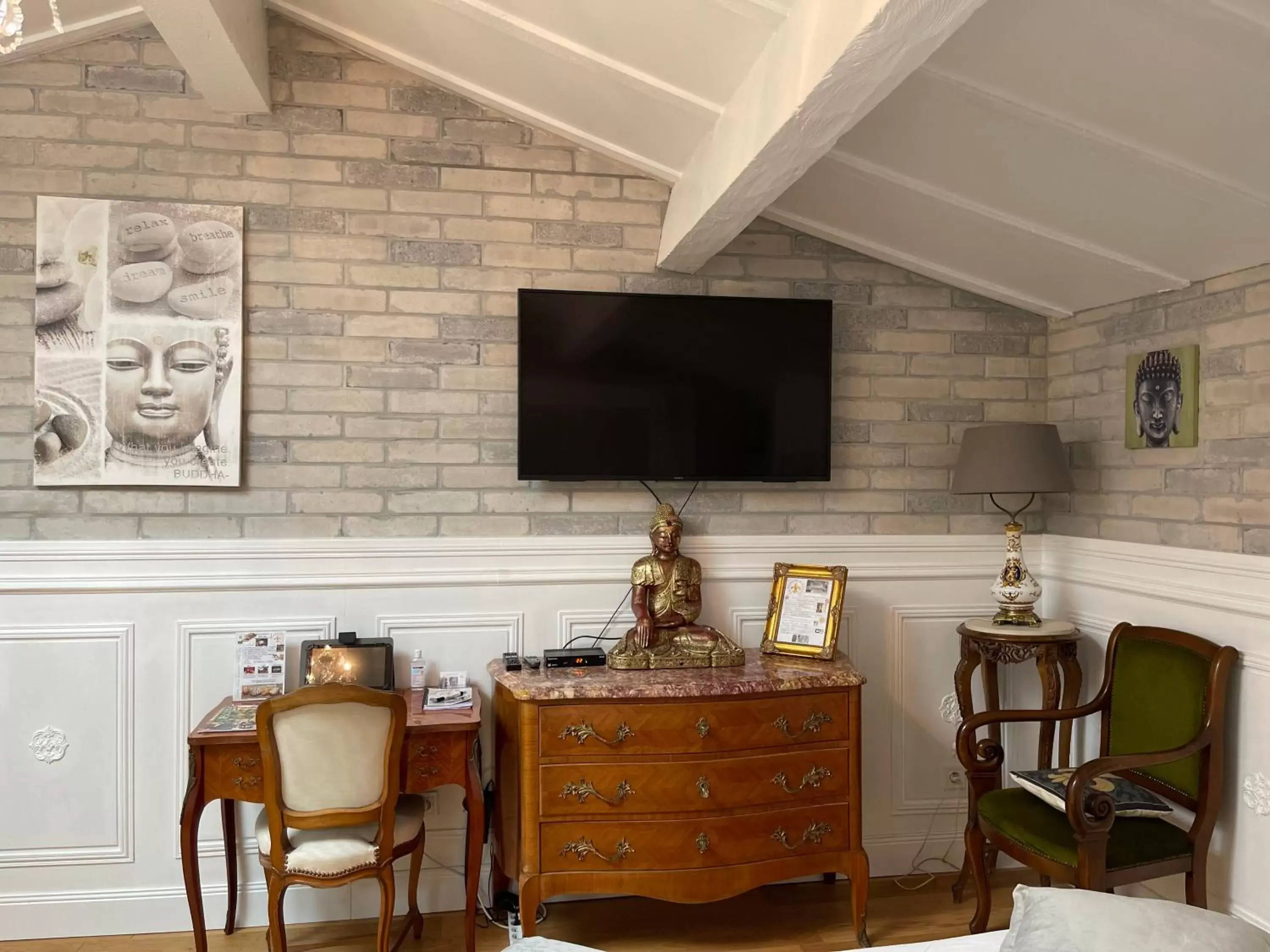 TV/Entertainment Center in Le Domaine de Canesse