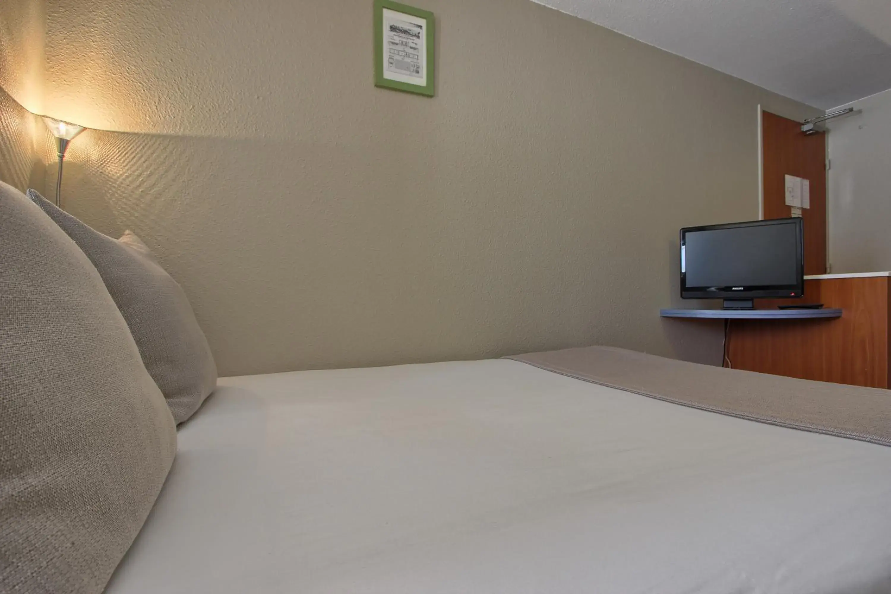 Photo of the whole room, Bed in Timhotel Nation
