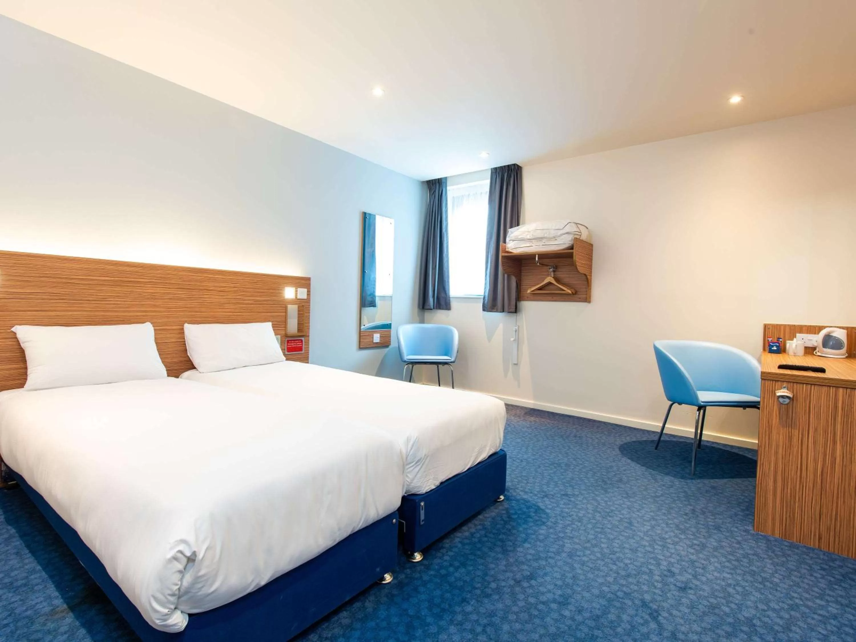 Bedroom, Bed in ibis budget London Bromley Town Centre