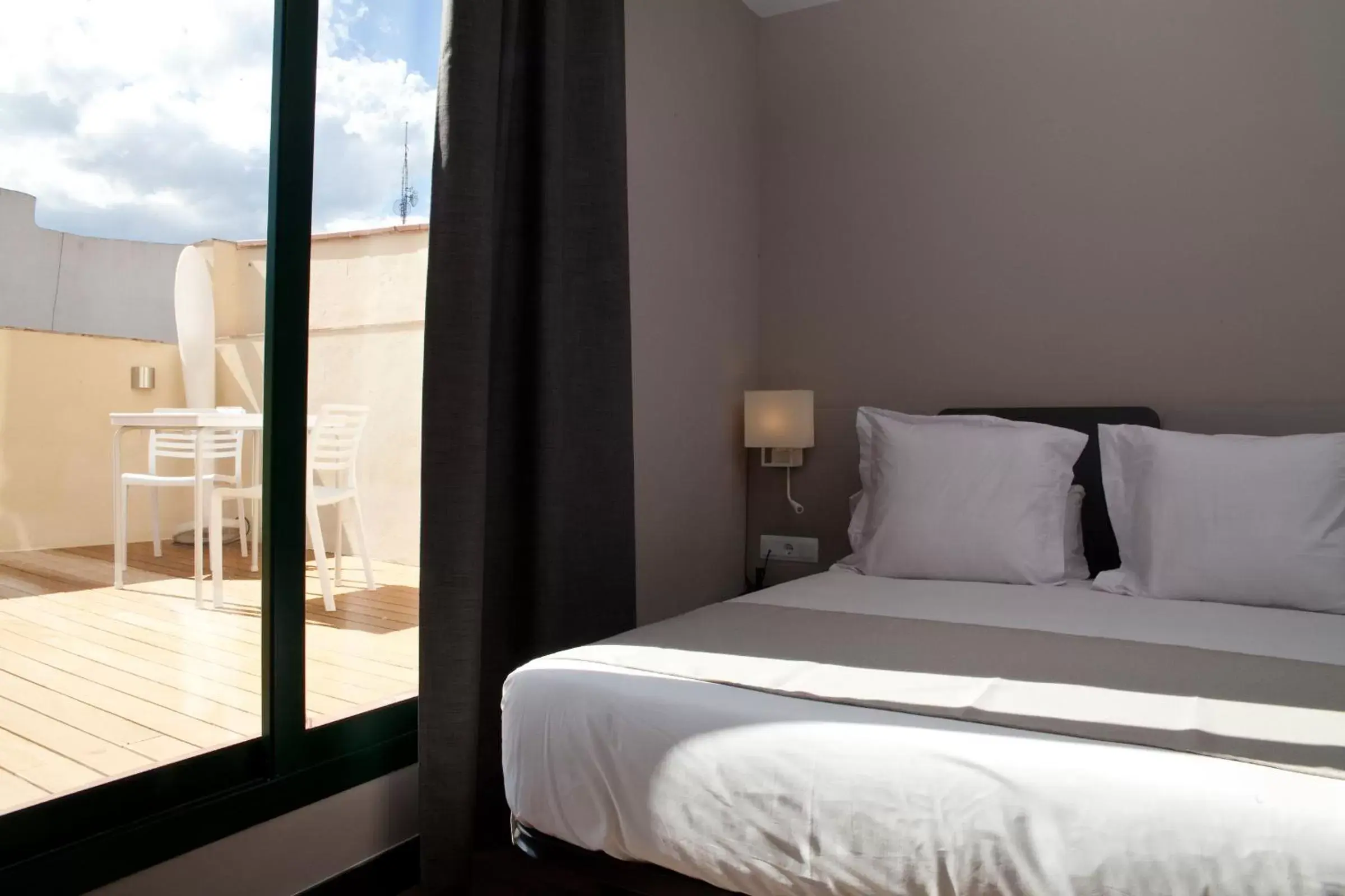 Patio, Bed in May Ramblas Hotel
