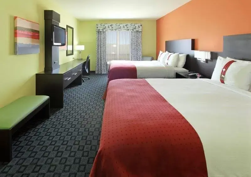 Bed in Holiday Inn Garland, an IHG Hotel