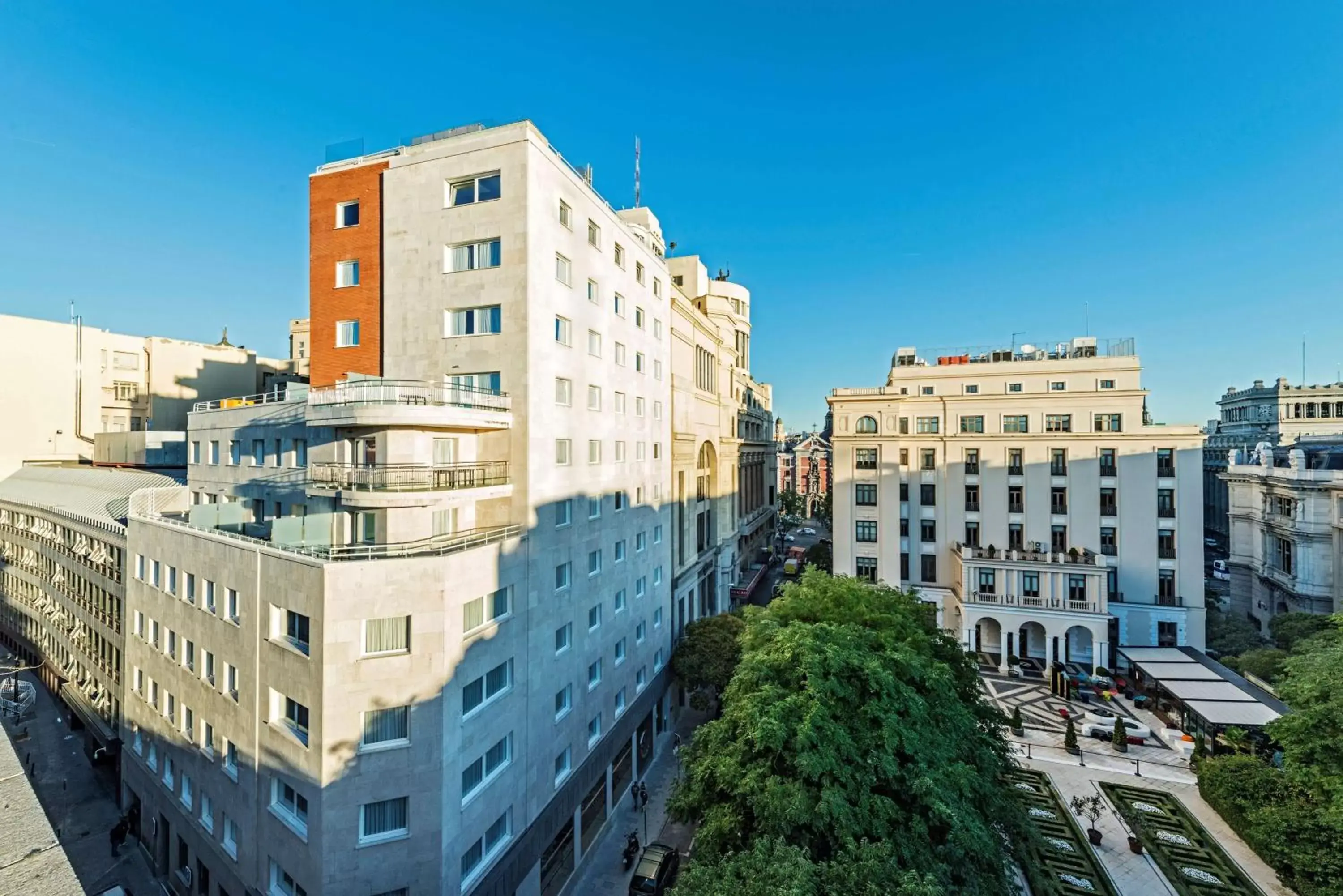Property building in NH Collection Madrid Suecia
