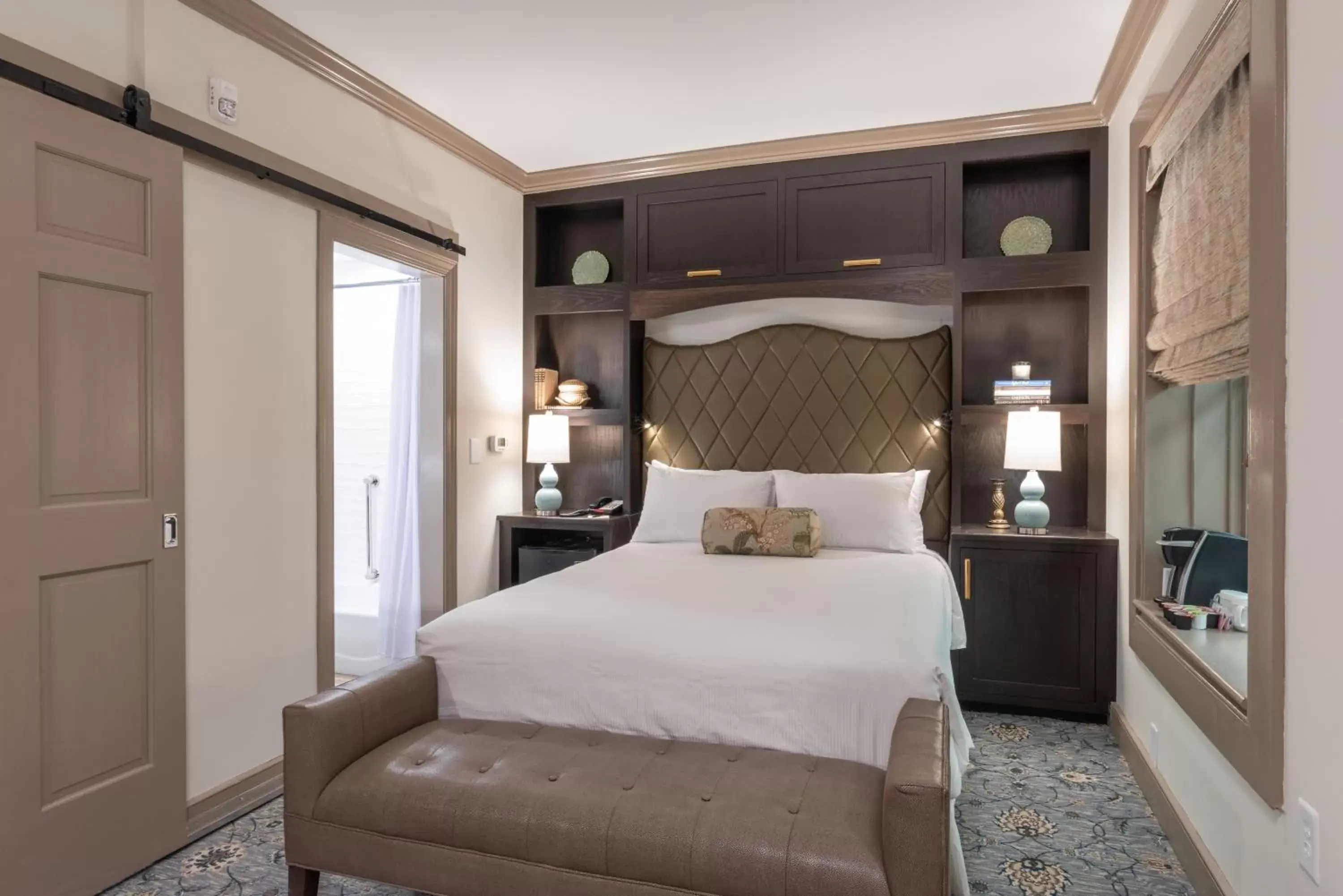Photo of the whole room, Bed in Andrew Pinckney Inn Photo of the whole room, Bed in Andrew Pinckney Inn