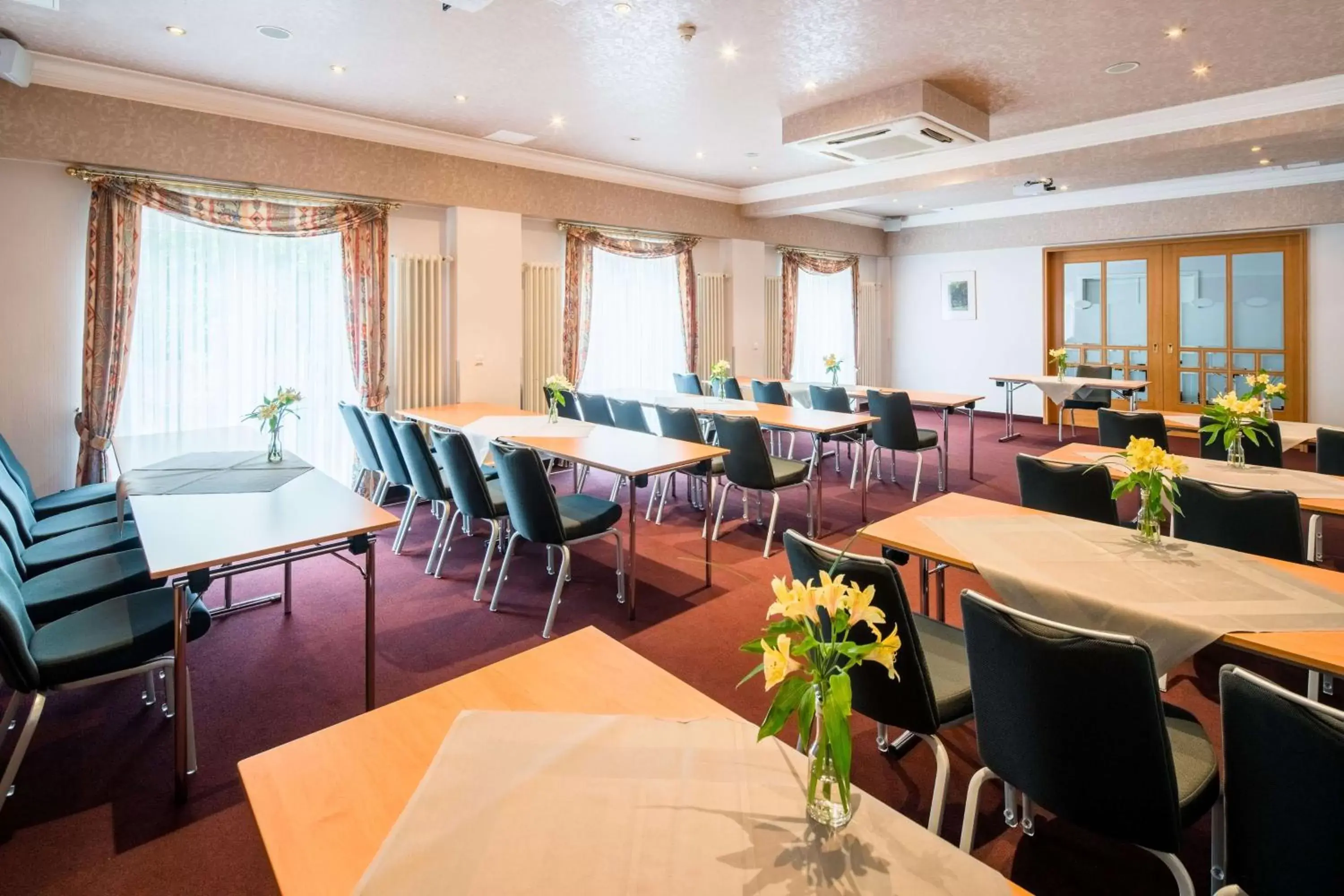 On site, Restaurant/Places to Eat in Best Western Hotel Helmstedt am Lappwald