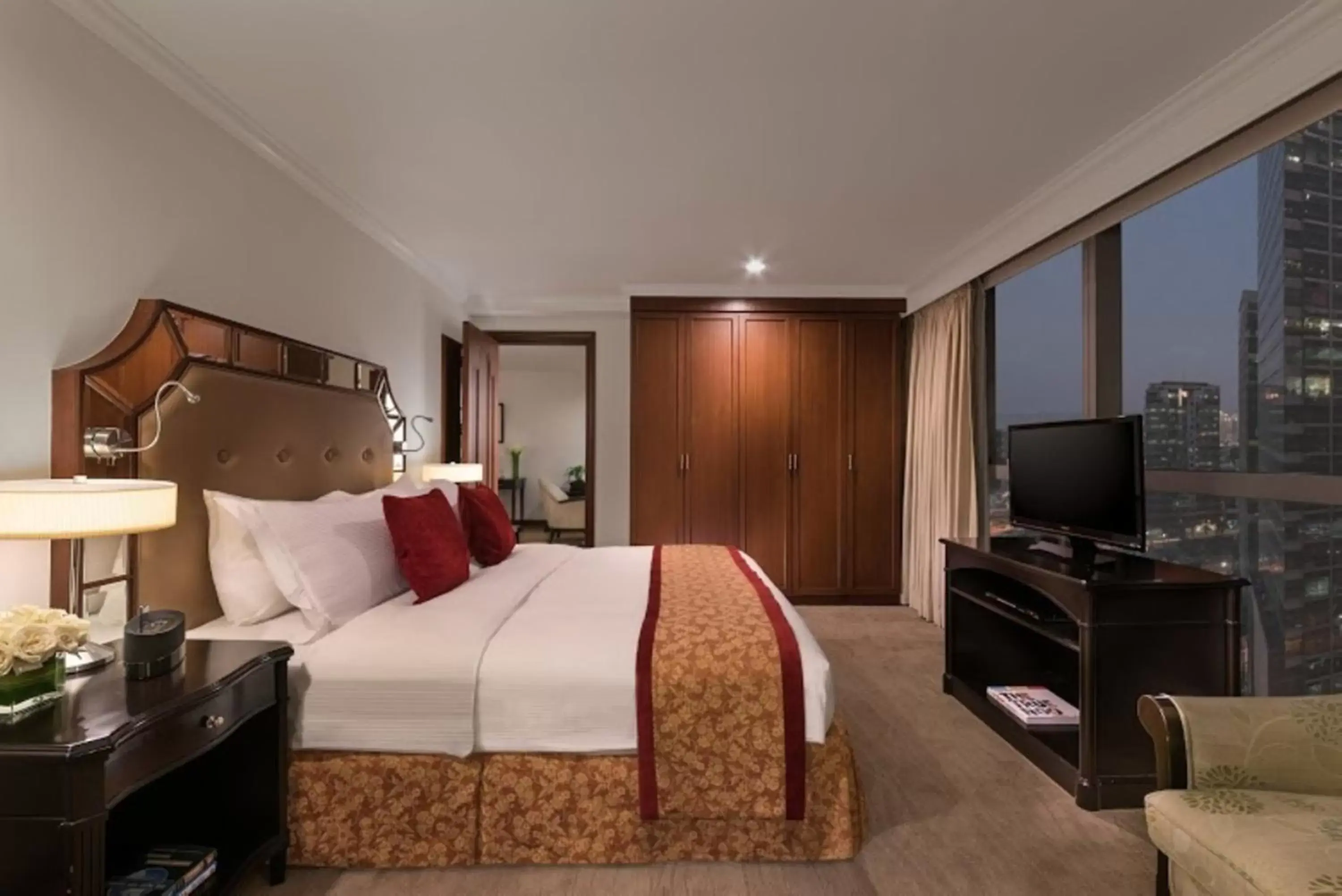 Bedroom, TV/Entertainment Center in Discovery Suites Manila, Philippines
