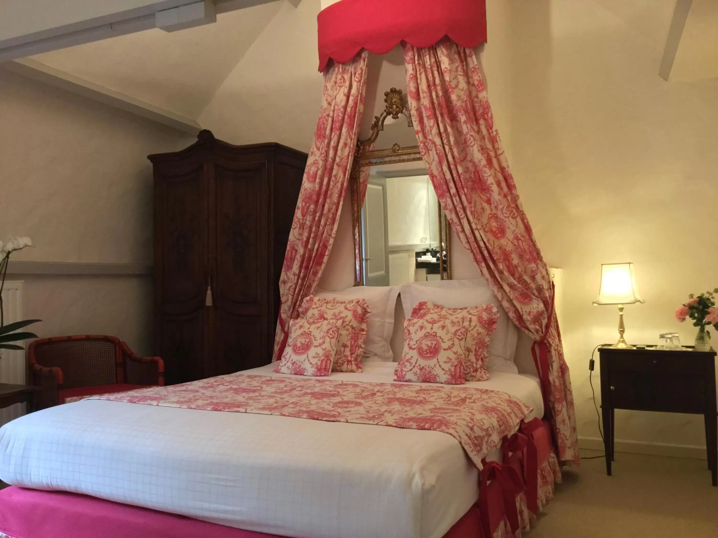 Photo of the whole room in B&B Auberge De Klasse