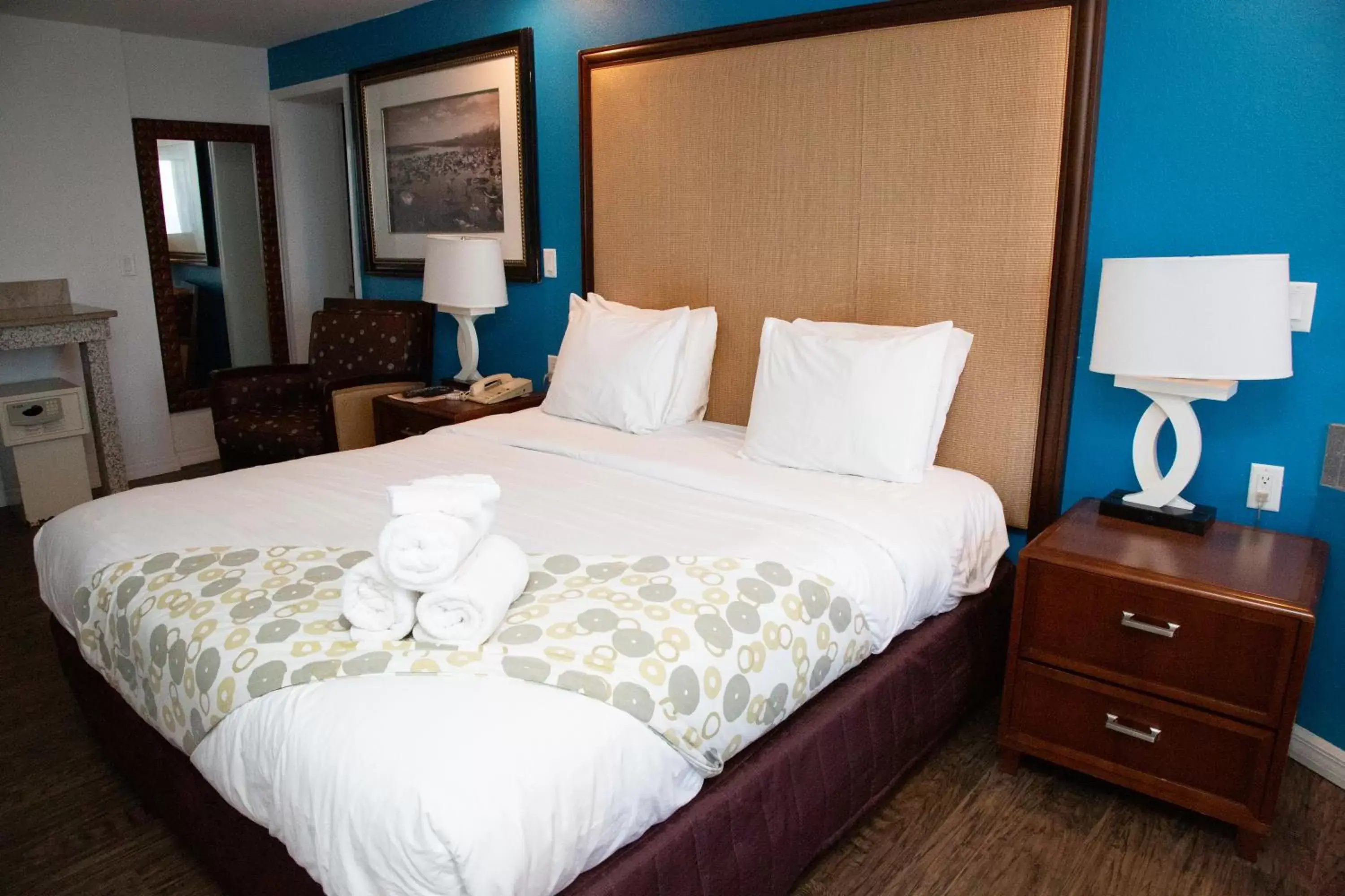 Bed in Daytona Dream Inn By AmeriVu