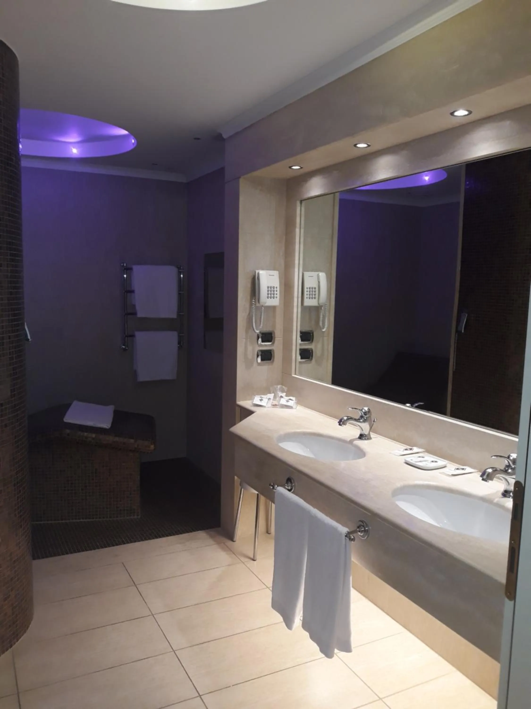 Bathroom in Hotel Motel Luna