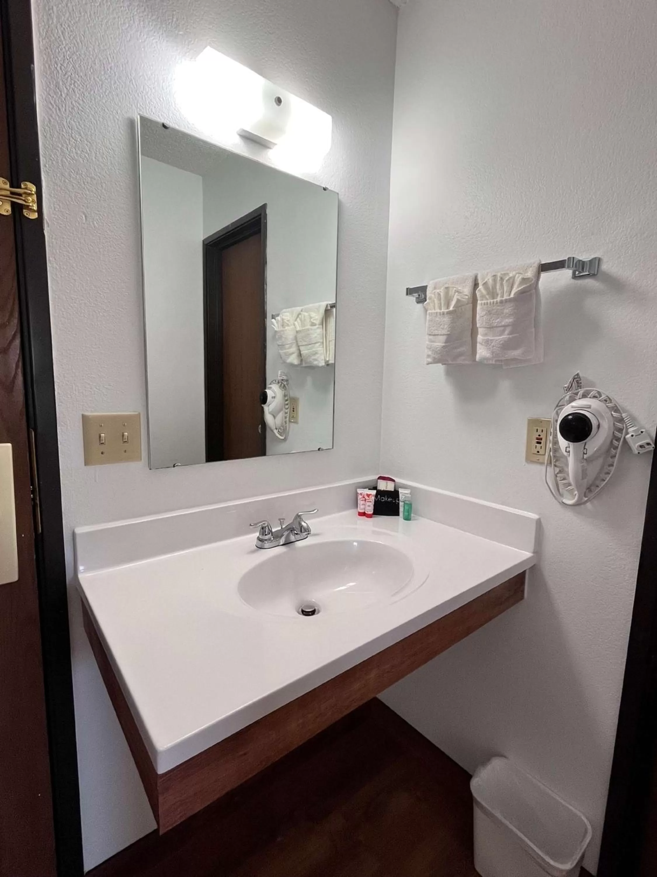 Bathroom in SureStay by Best Western Glendive Yellowstone River