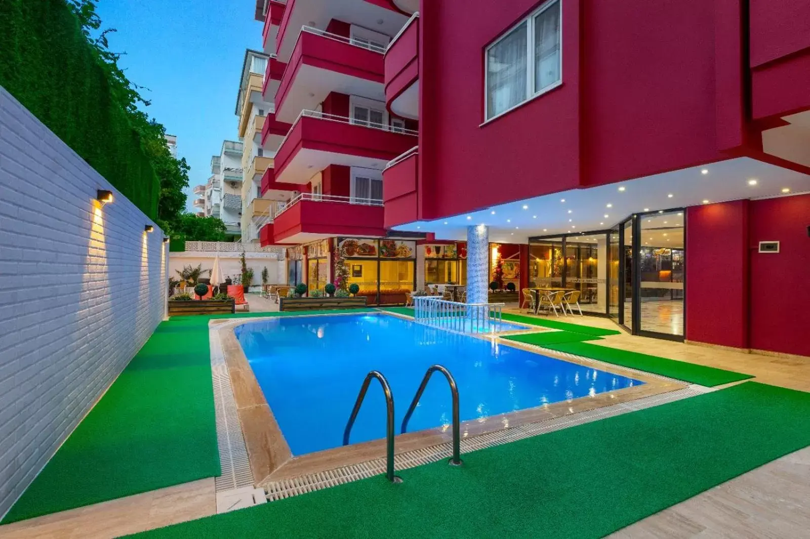 Property building, Swimming Pool in Twin Apart Hotel