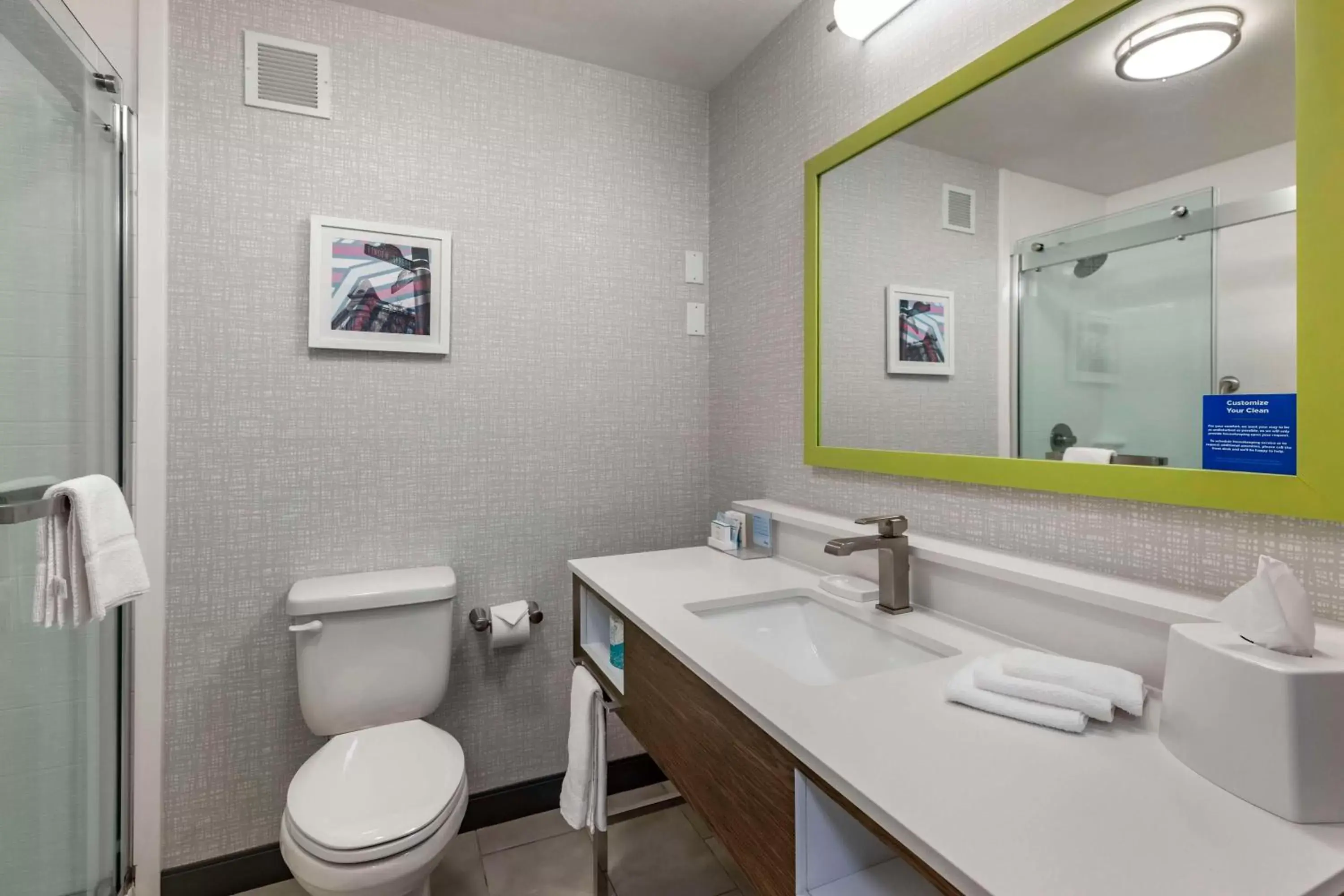 Bathroom in Hampton Inn Fort Collins