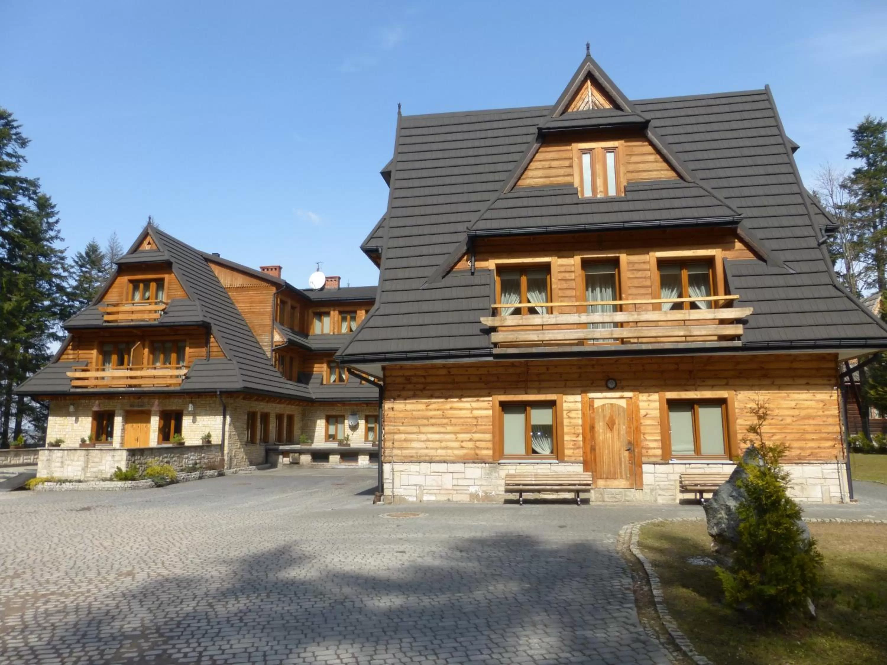 Facade/entrance in Hotel Dwór Karolówka
