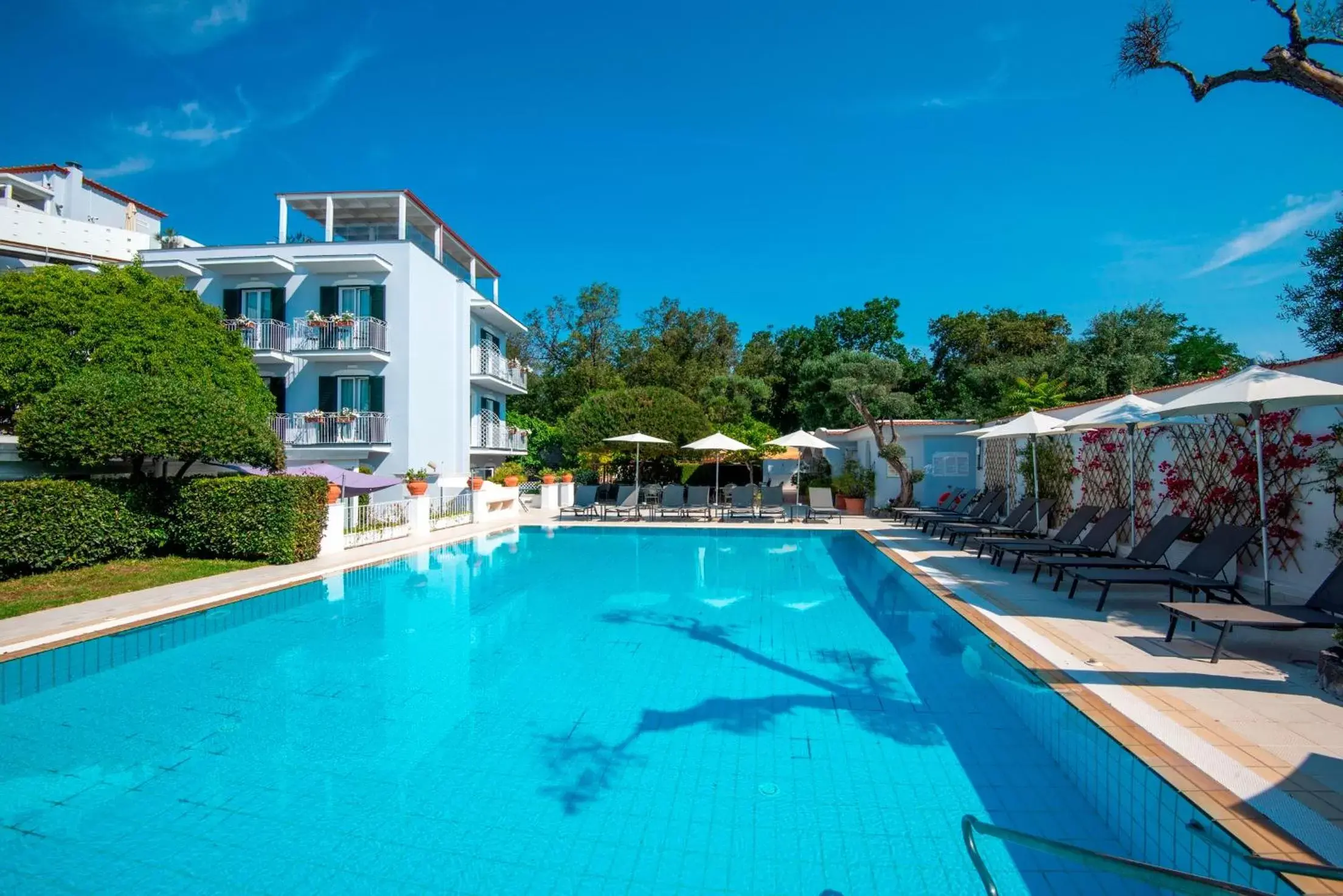 Swimming Pool in Hotel Villa Durrueli Resort & Spa