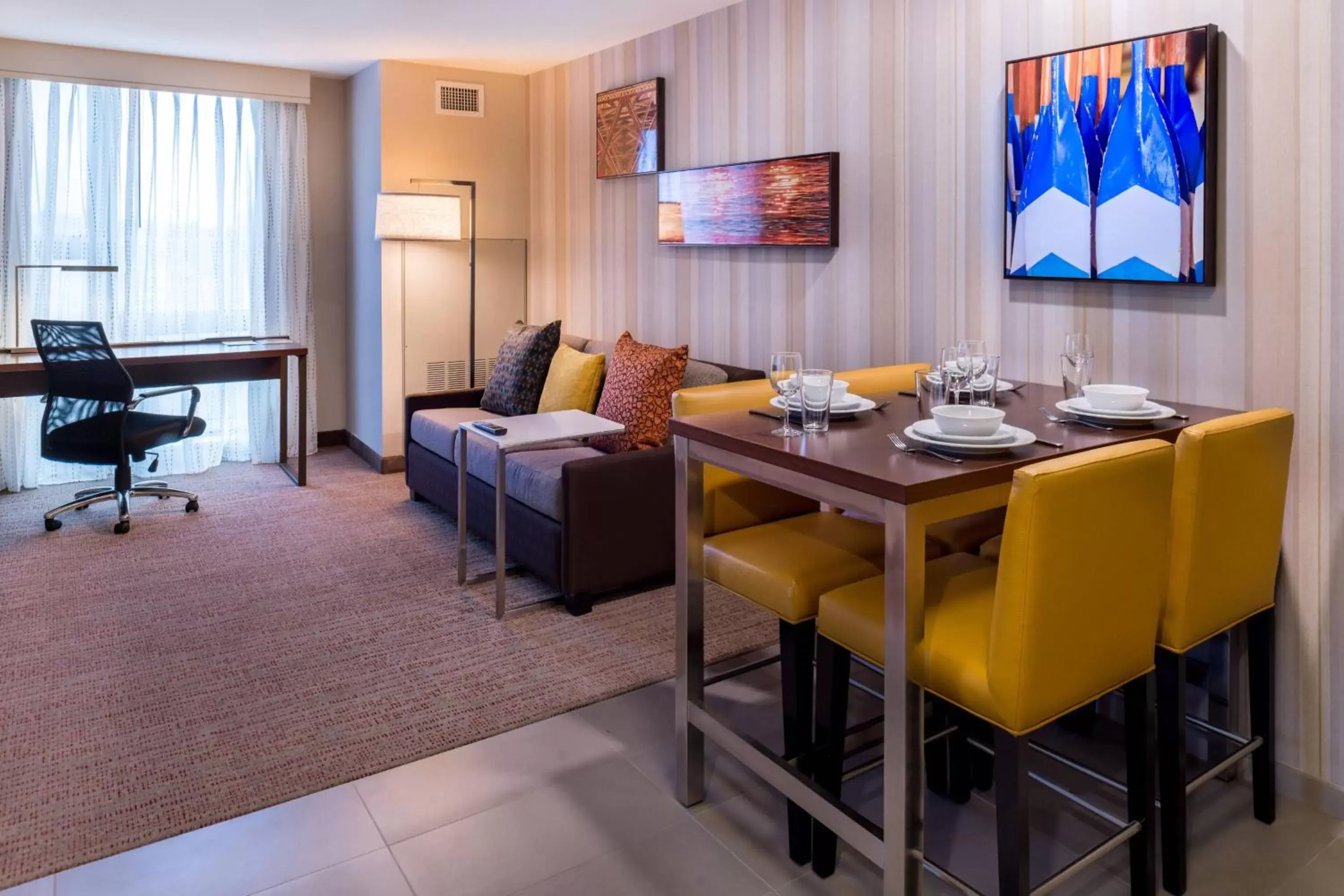 Living room, Restaurant/Places to Eat in Residence Inn by Marriott Seattle University District