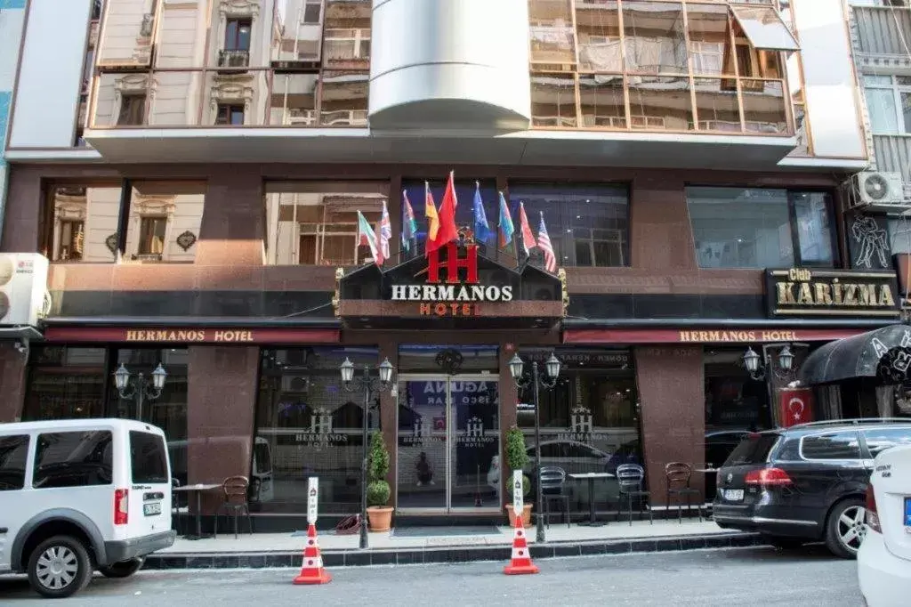 Property Building in Hermanos Hotel