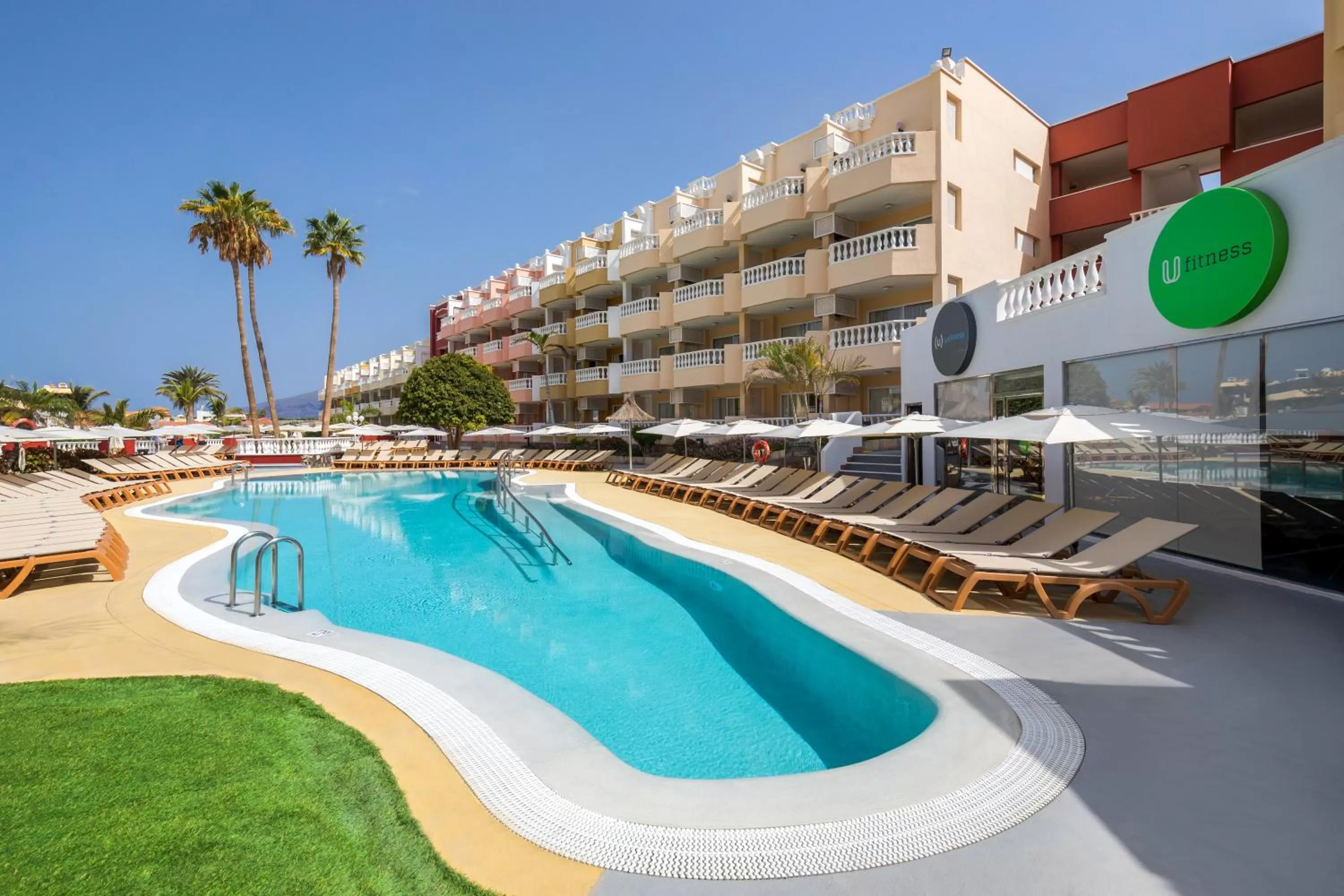 Swimming pool in Allegro Isora