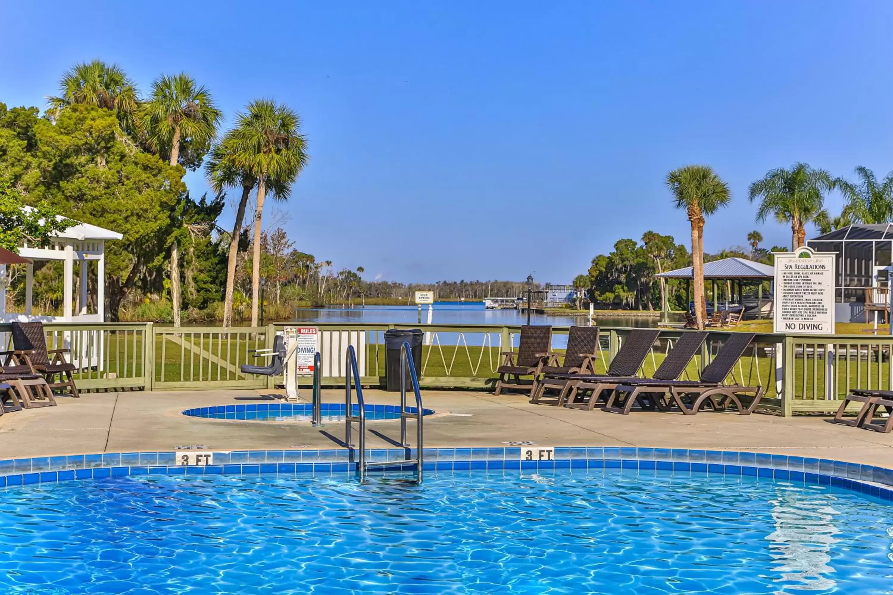 Pool view, Swimming Pool in Plantation Resort on Crystal River, Ascend Hotel Collection