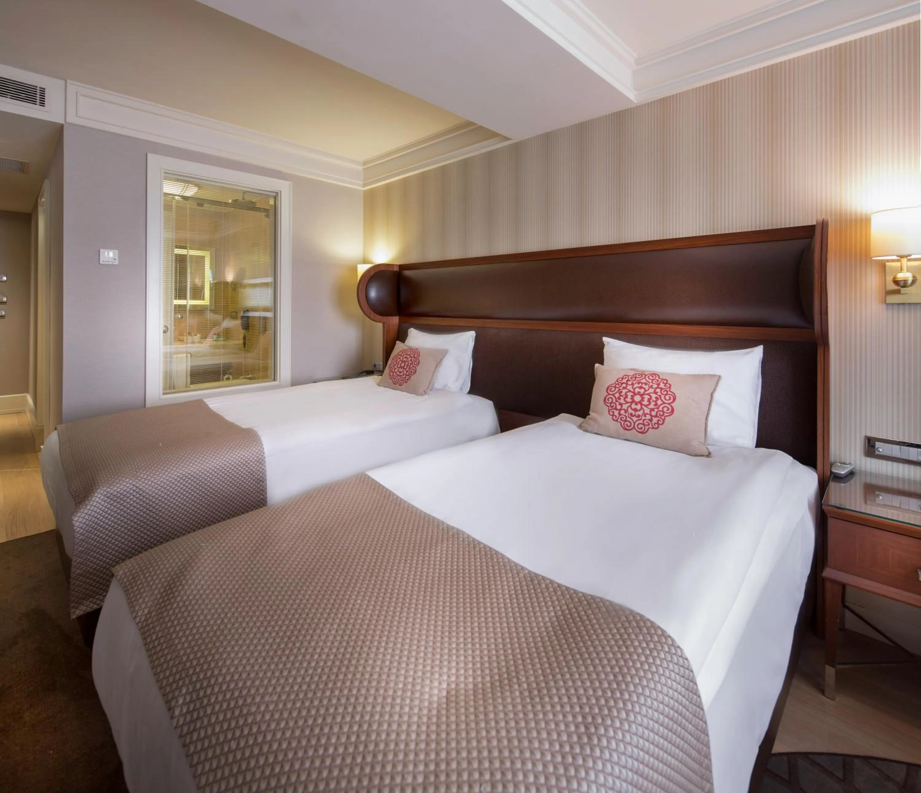 Bed in Titanic Comfort Sisli