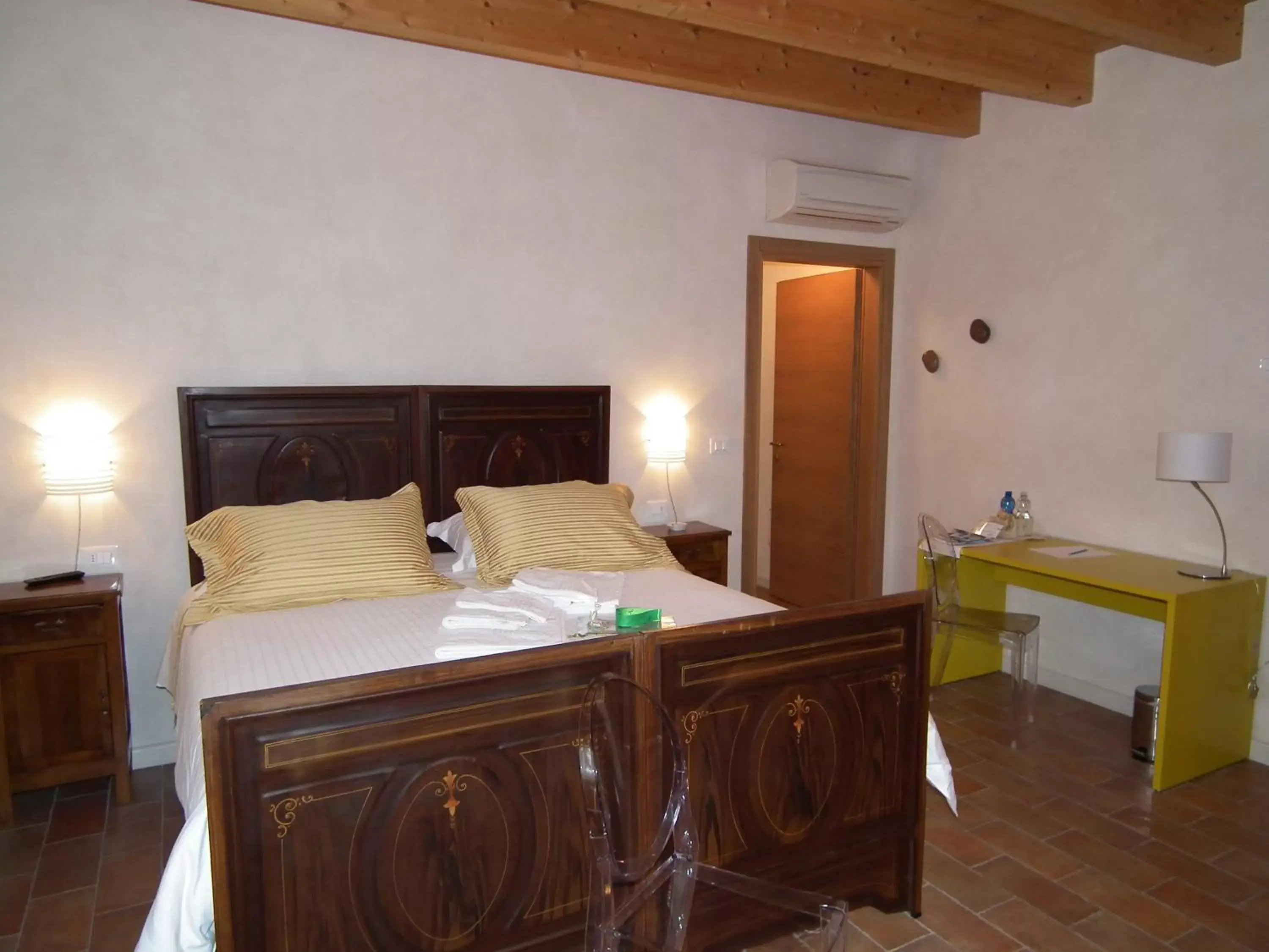 Photo of the whole room, Bed in L'Isolo b&b e case vacanza